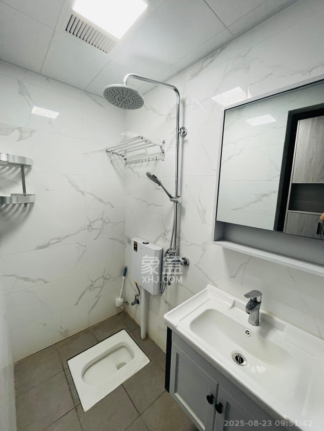 保利麓谷林语I区  1室1厅1卫    1500.0元/月室内图