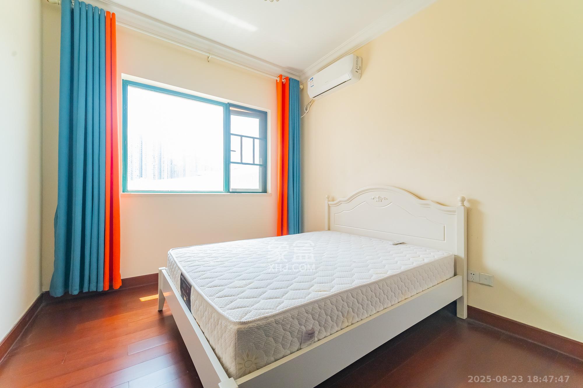 恒大翡翠华庭  3室2厅2卫    92.0万 恒大翡翠华庭  3室2厅2卫    92.0万卧室