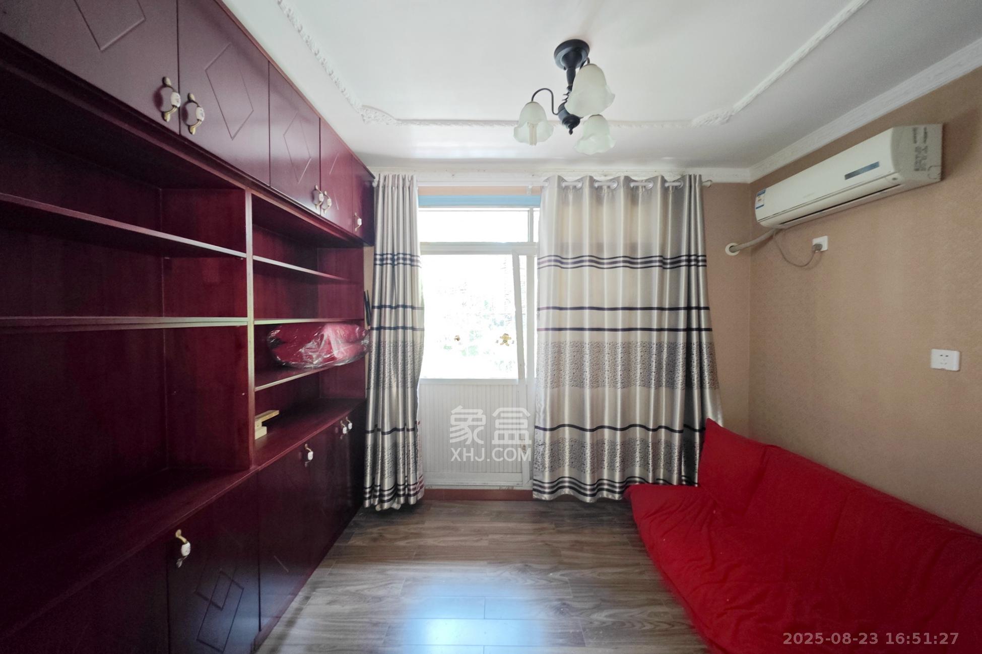 砂子塘社区  1室1厅1卫    48.0万 砂子塘社区  1室1厅1卫    48.0万阳台