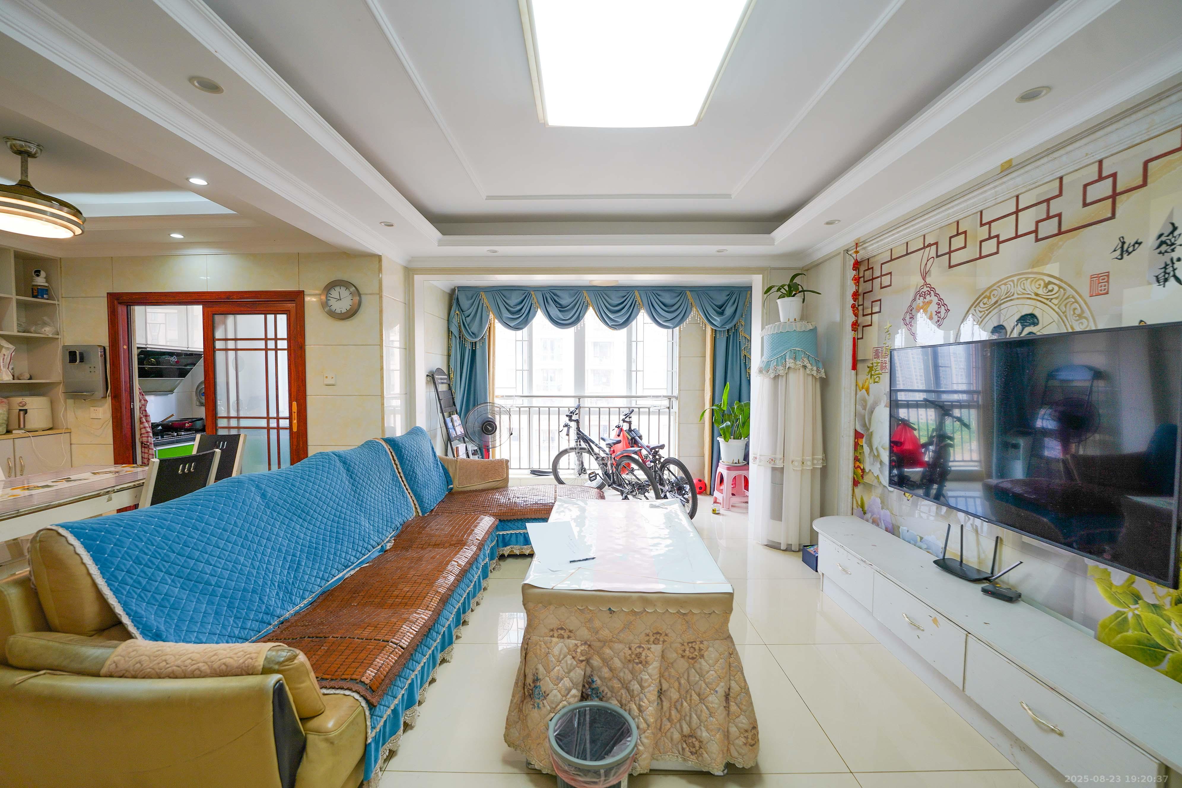 丽发新城 3室2厅2卫 85.0万 丽发新城 3室2厅2卫 85.0万客厅