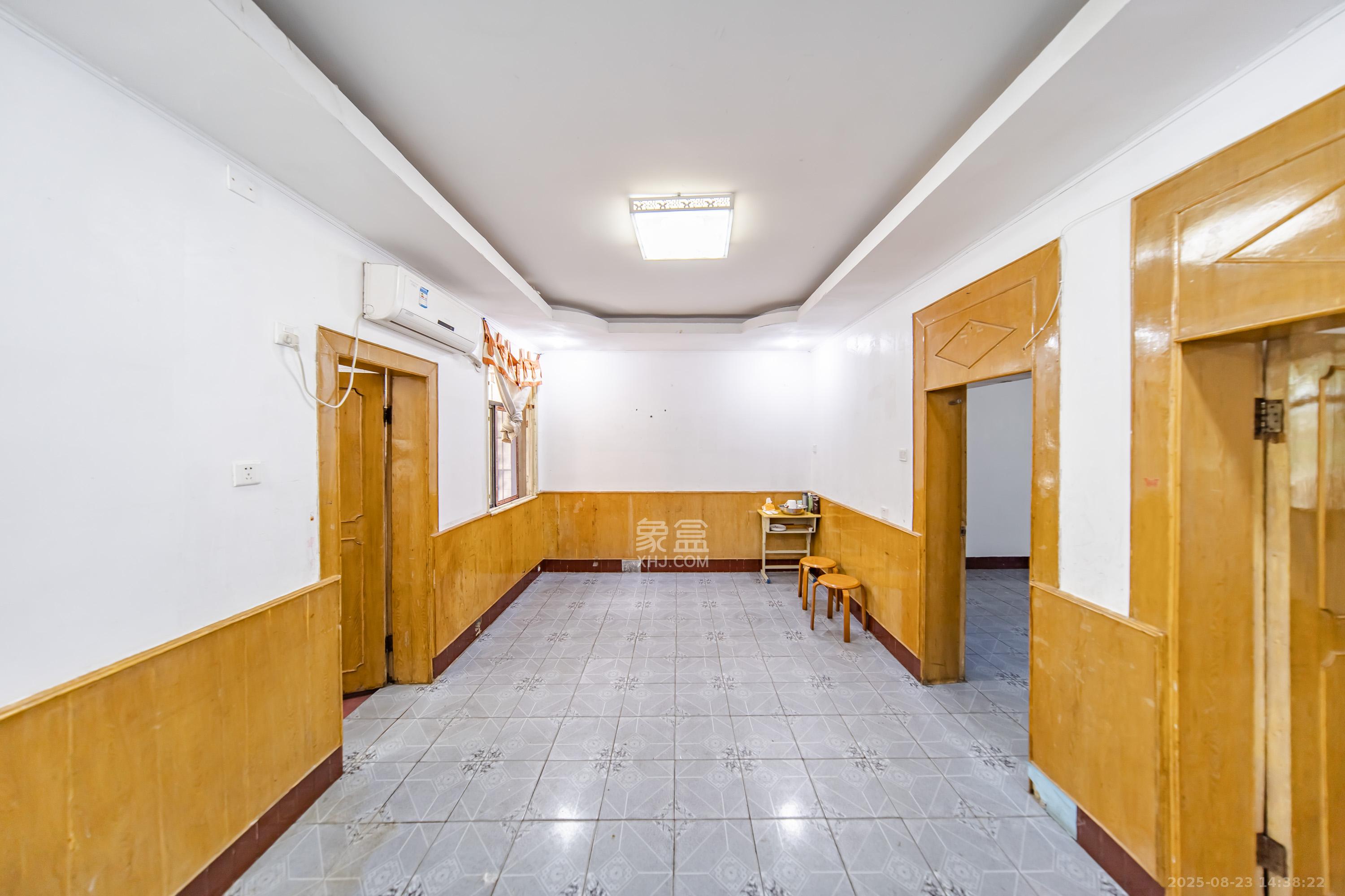 茶山村小区  2室1厅1卫    84.0万客厅