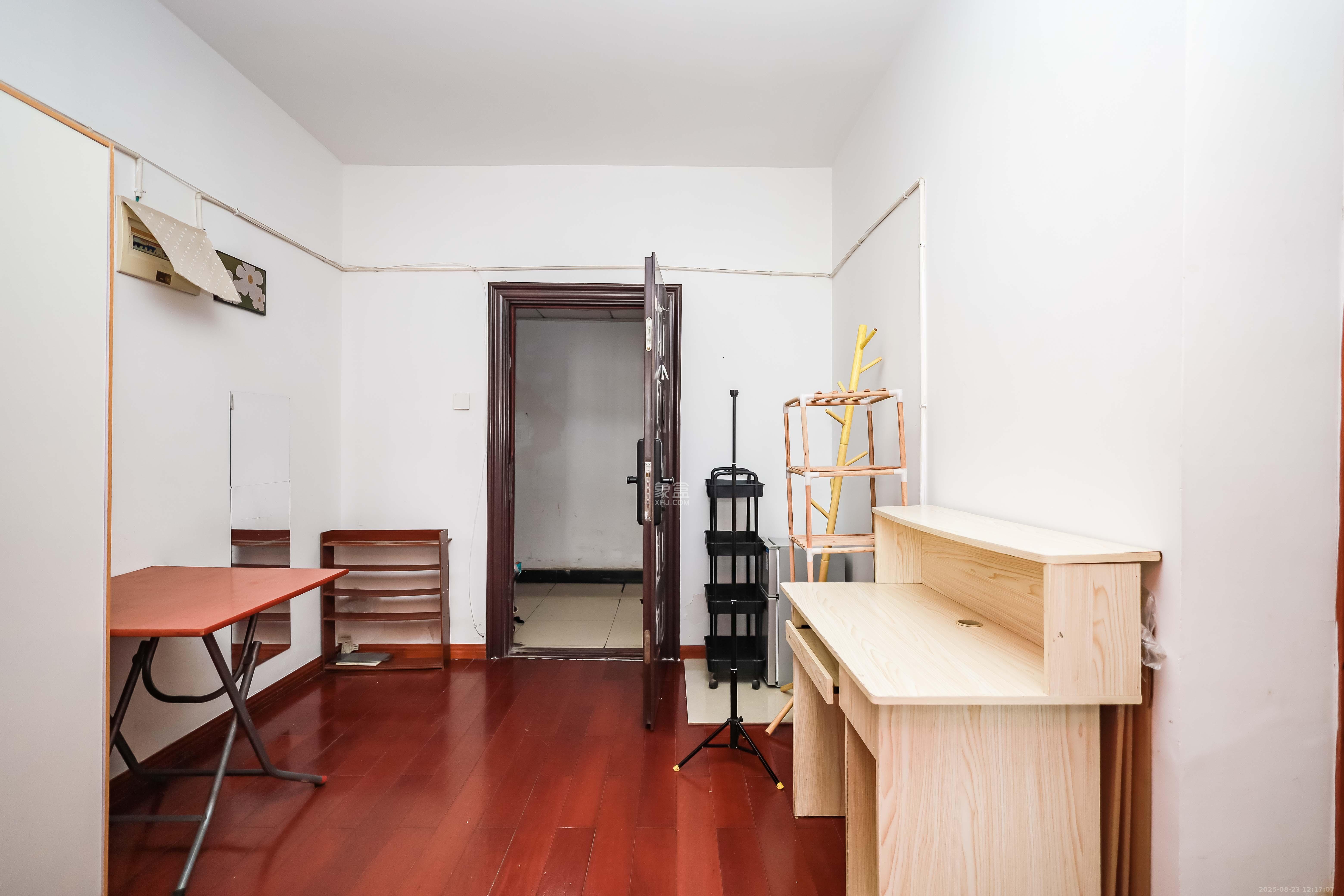 未来城科学家园  1室1厅1卫    30.0万 未来城科学家园  1室1厅1卫    30.0万客厅