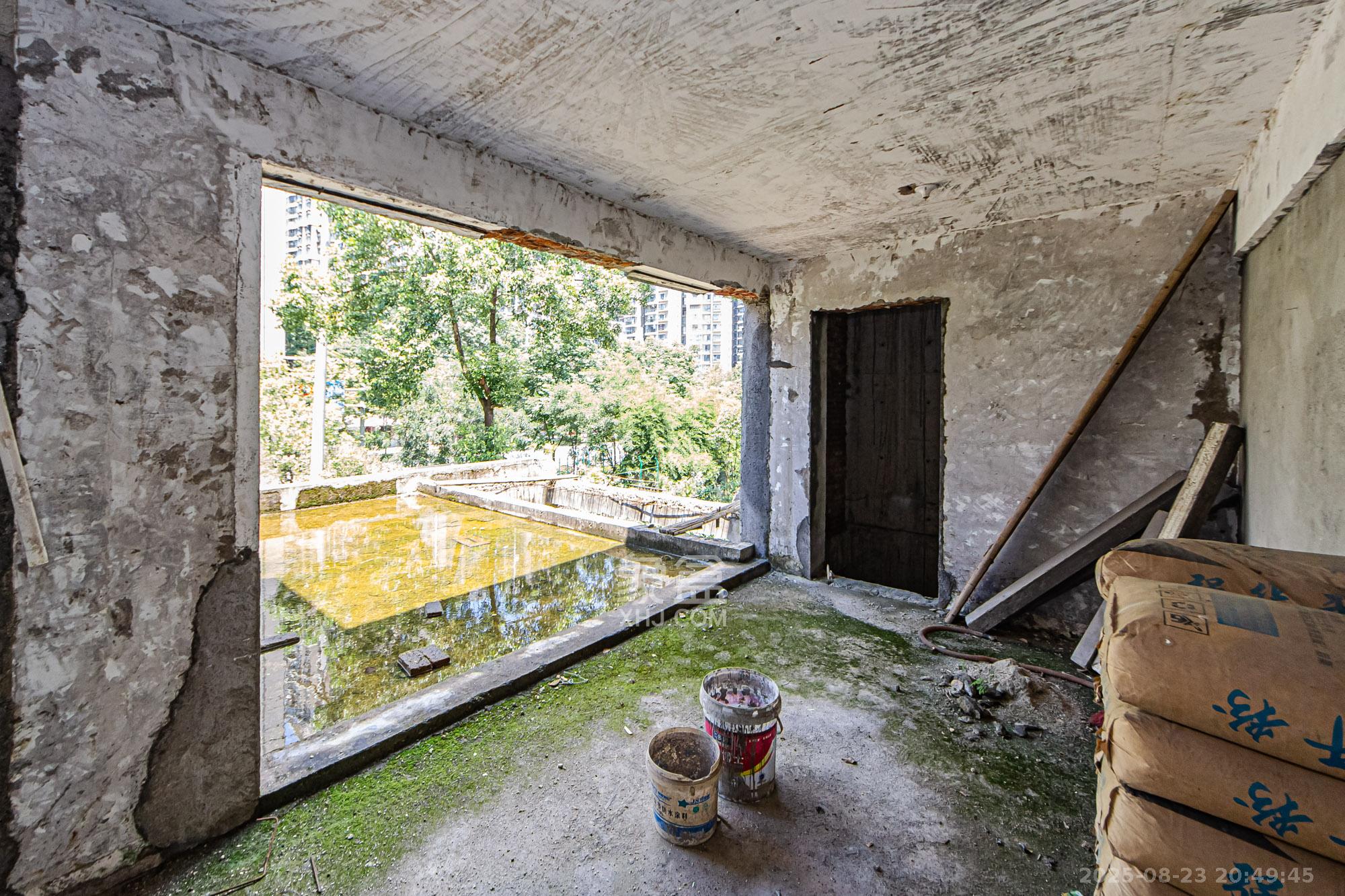 长泰豪园  5室3厅3卫    455.0万卧室