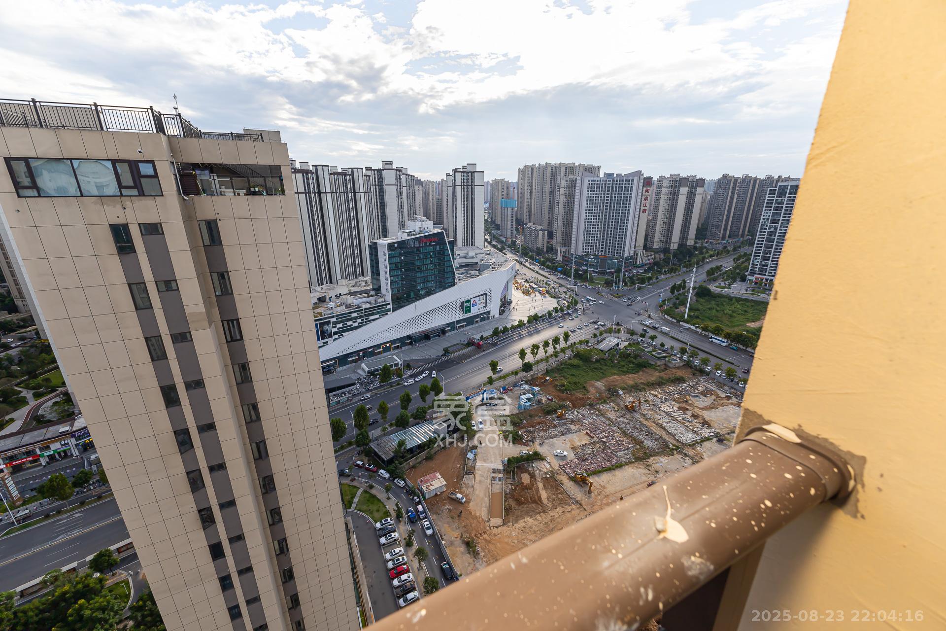 润和湘江天地C区 4室2厅2卫 206.0万 润和湘江天地C区 4室2厅2卫 206.0万客厅