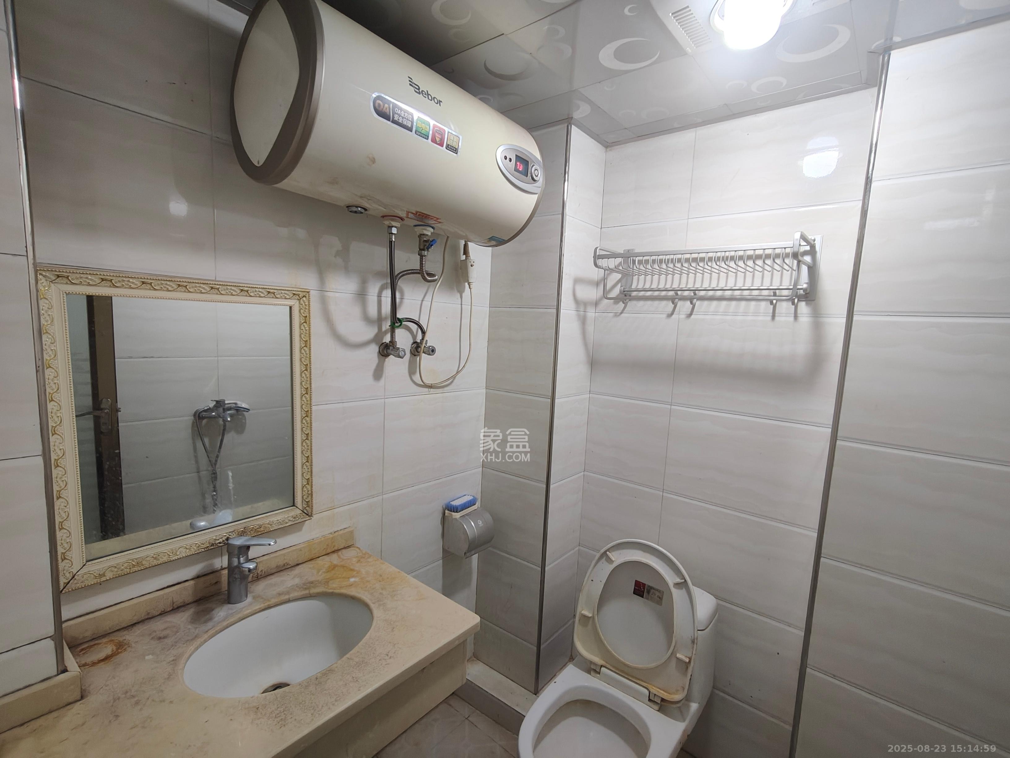 新长海广场  1室1厅1卫    1200.0元/月室内图