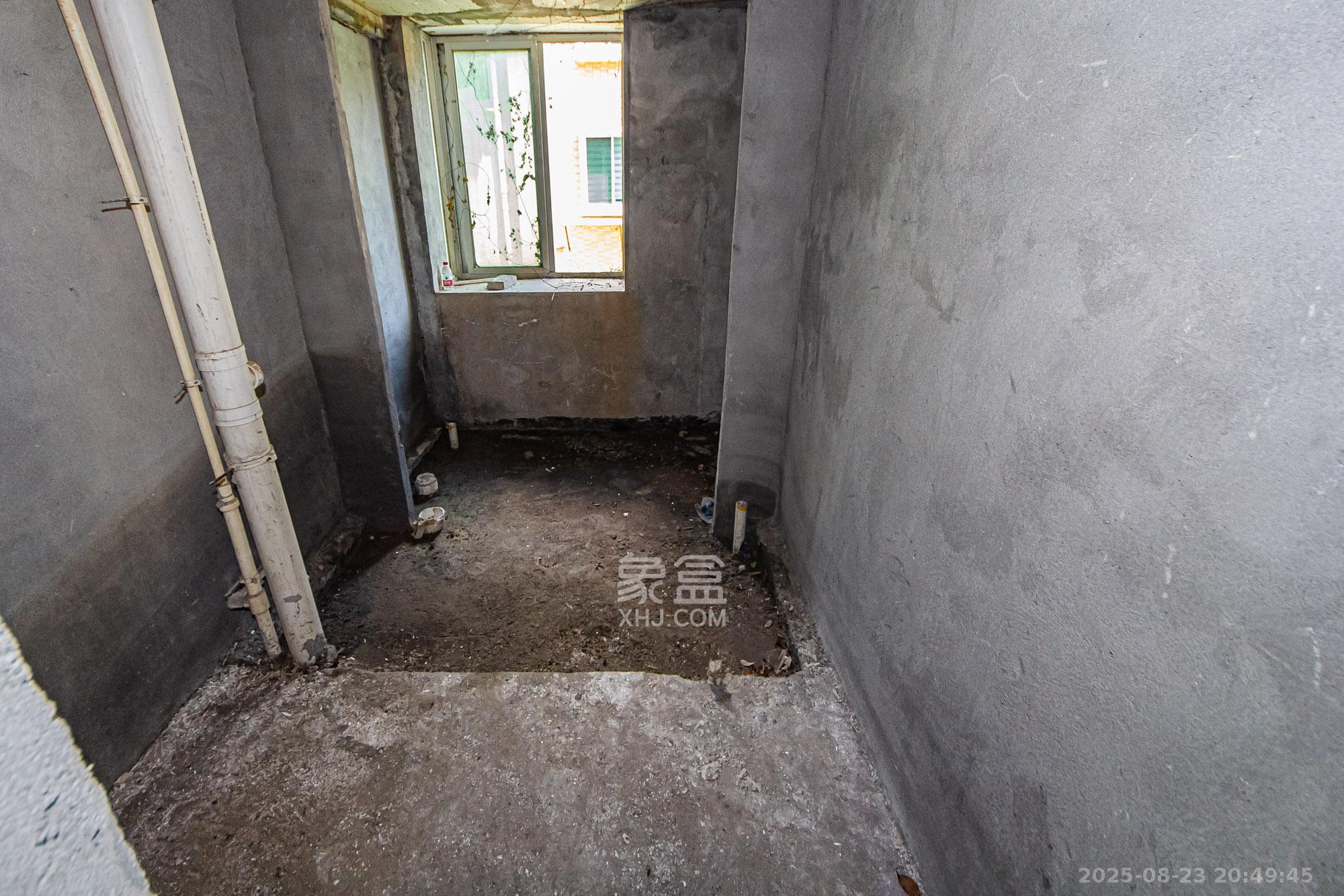 长泰豪园  5室3厅3卫    455.0万卫生间