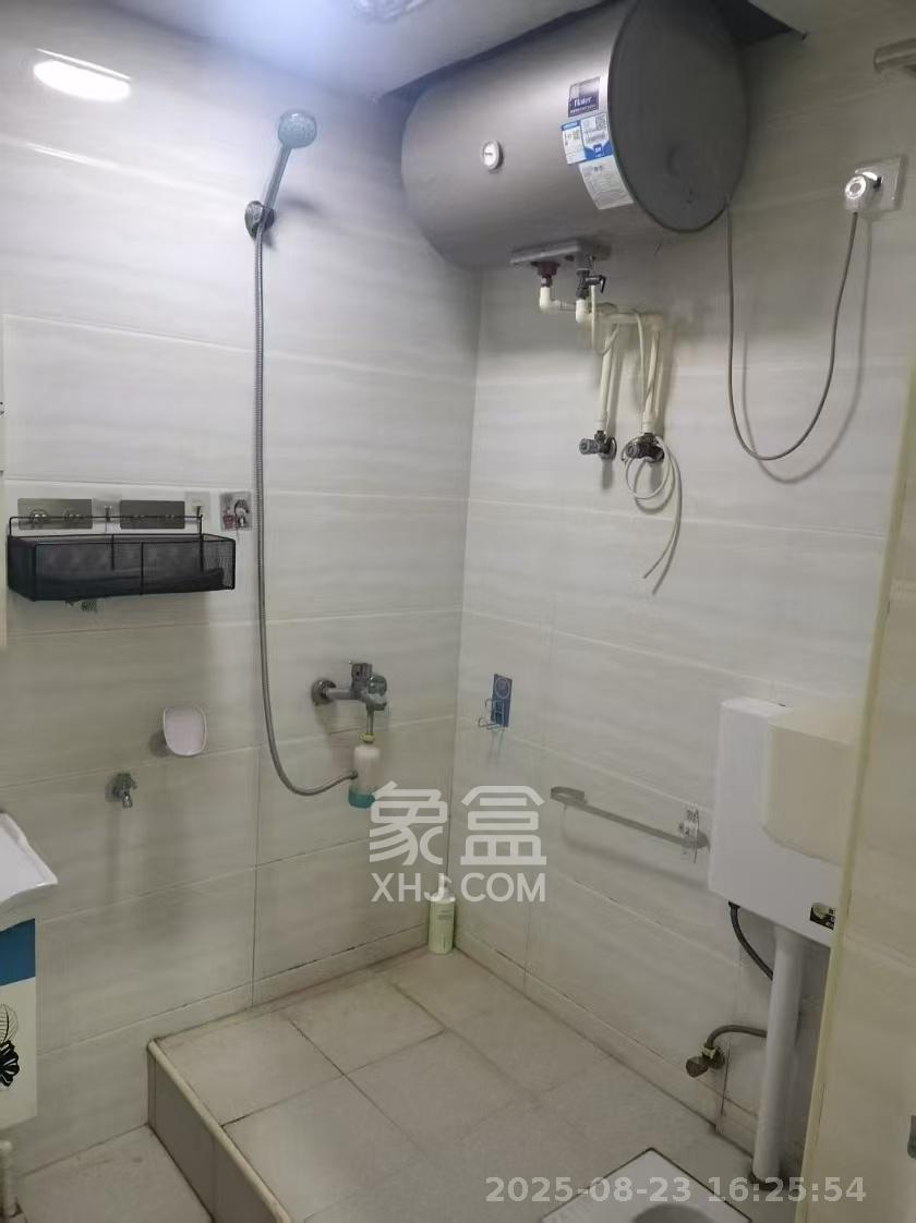 米兰春天  1室1厅1卫    1100.0元/月 米兰春天  1室1厅1卫    1100.0元/月