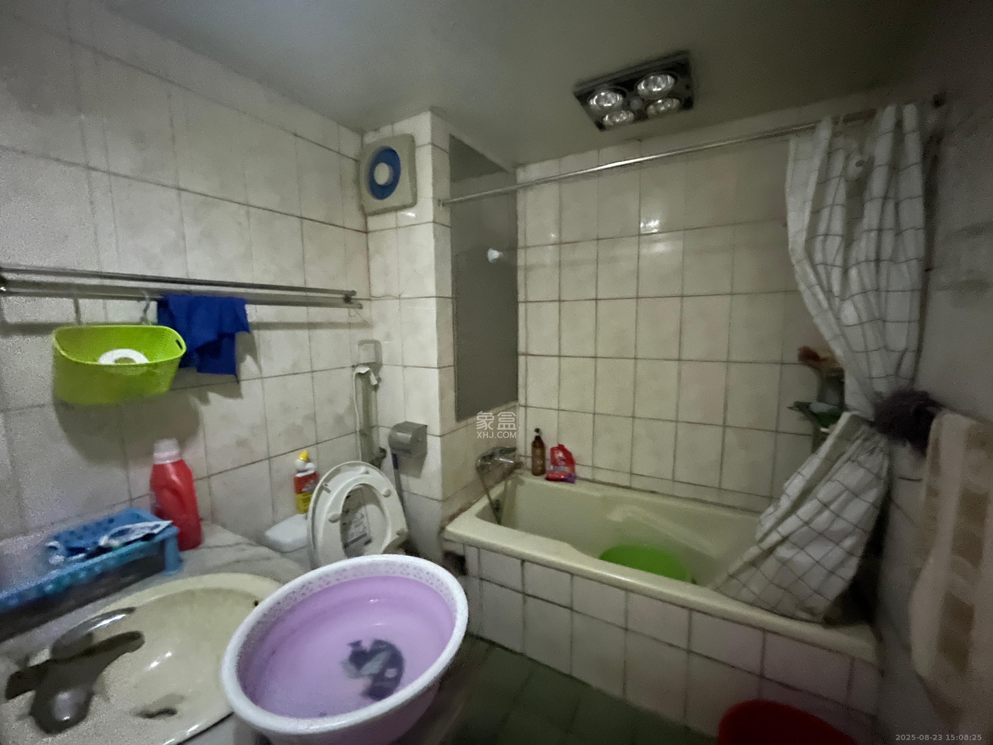 市建委宿舍  3室2厅1卫    2000.0元/月 市建委宿舍  3室2厅1卫    2000.0元/月室内图