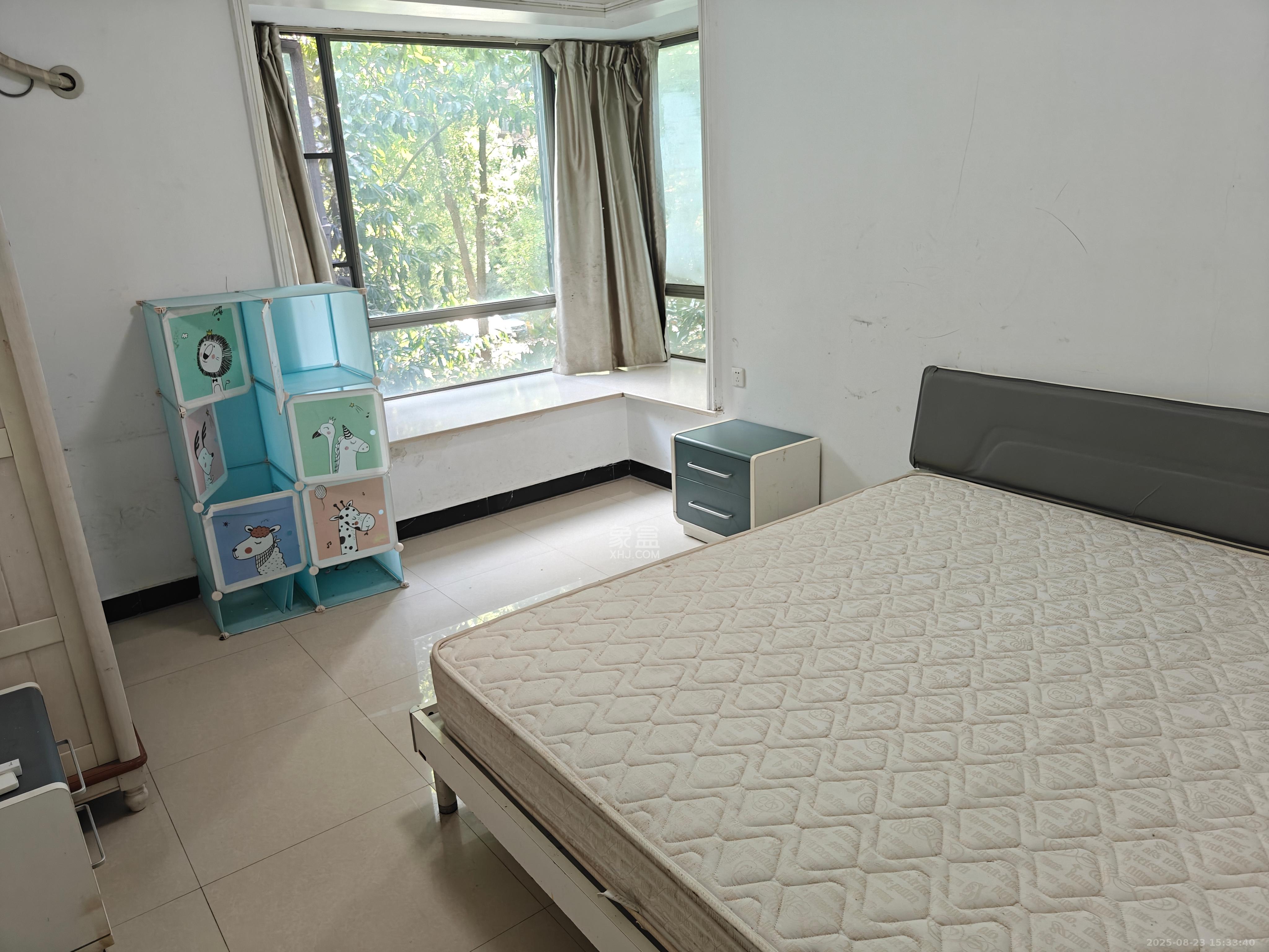 新城新世界一二三期  2室2厅1卫    2200.0元/月室内图