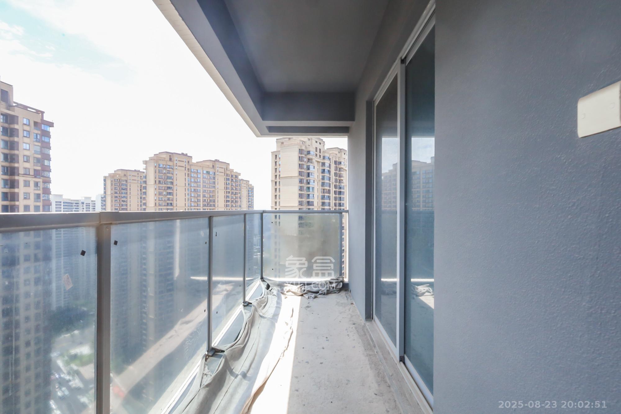 保利天禧C区 4室2厅2卫 235.0万 保利天禧C区 4室2厅2卫 235.0万阳台