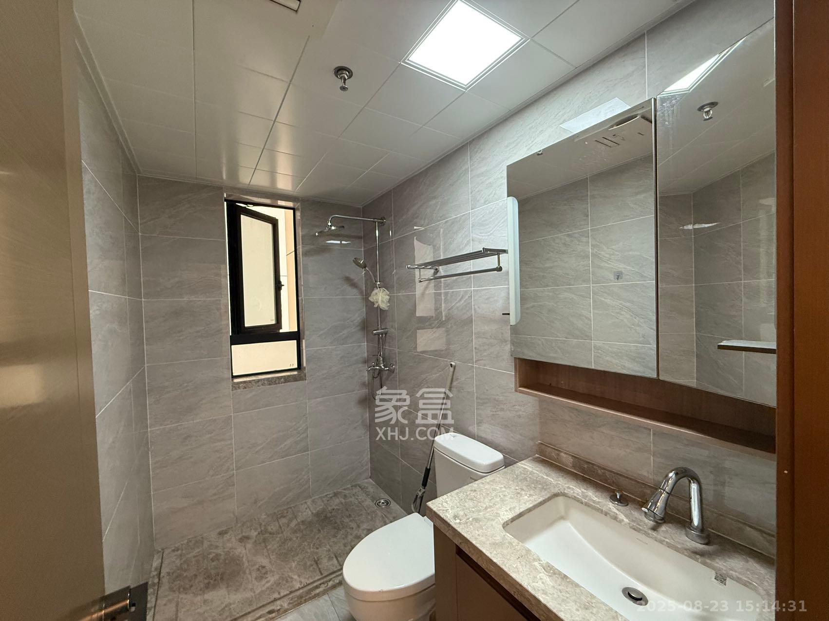 万科魅力之城天阔里 4室2厅2卫 3500.0元/月 万科魅力之城天阔里 4室2厅2卫 3500.0元/月室内图