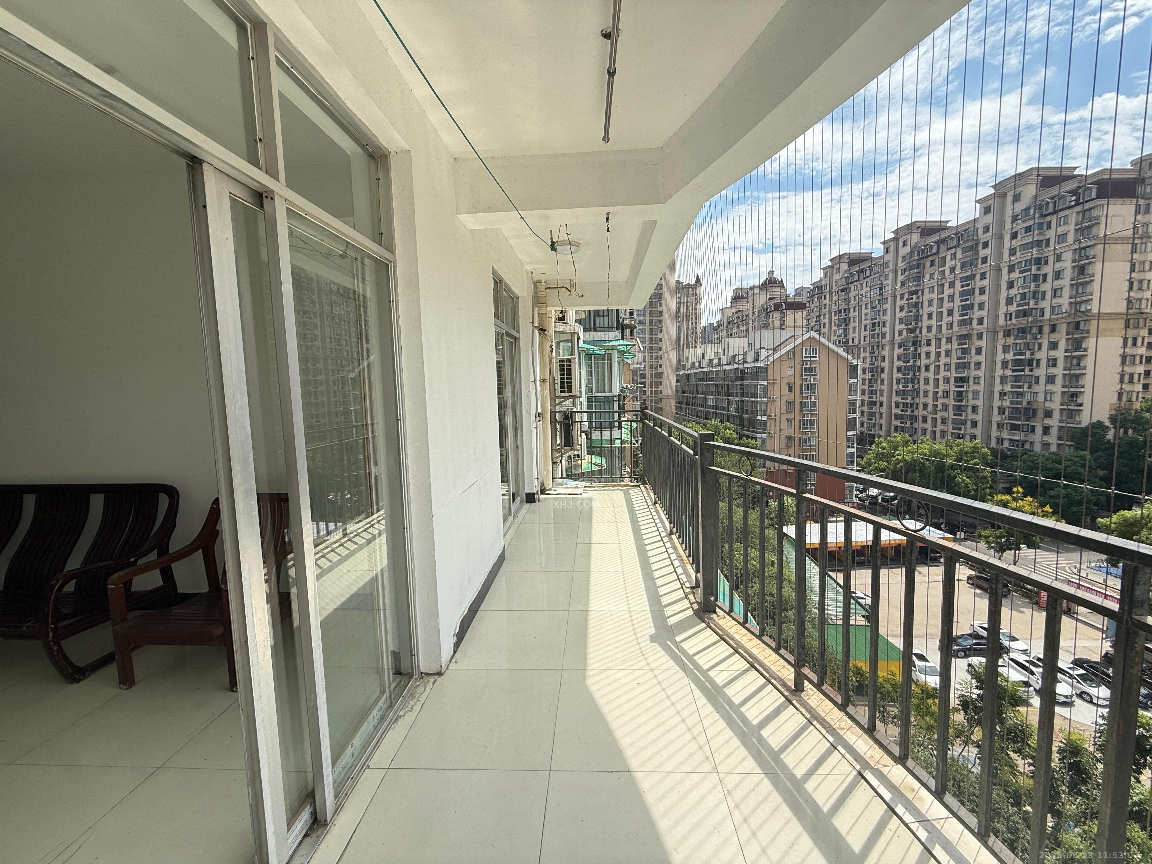 怡人园小区 4室2厅2卫 2600.0元/月 怡人园小区 4室2厅2卫 2600.0元/月室内图