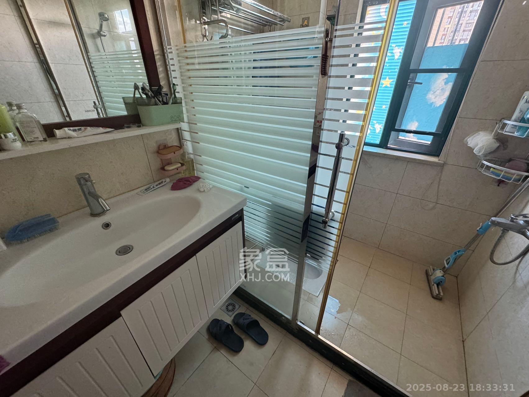 克拉美丽山庄(晟领国际) 4室2厅2卫 3300.0元/月 克拉美丽山庄(晟领国际) 4室2厅2卫 3300.0元/月室内图