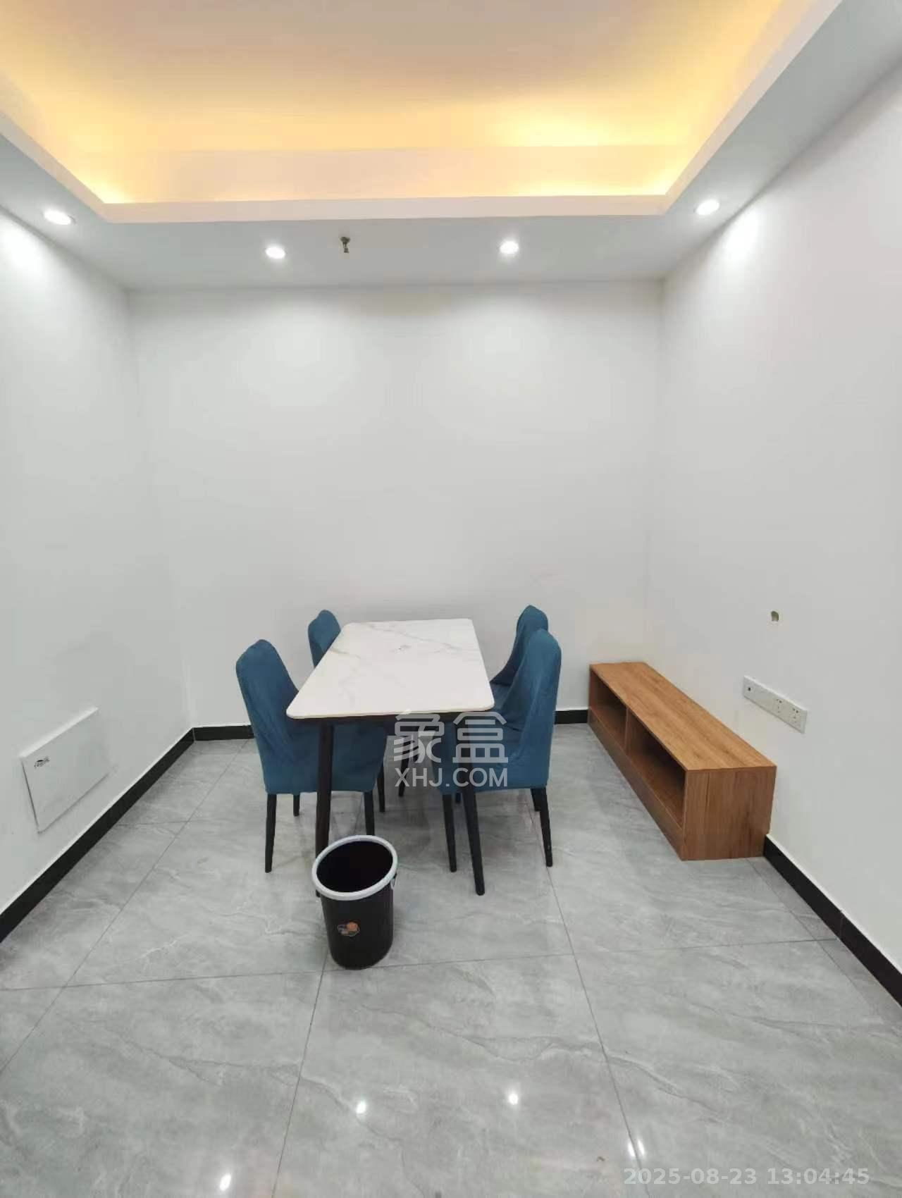 长房时代城  2室1厅1卫   2300.00元/月室内图