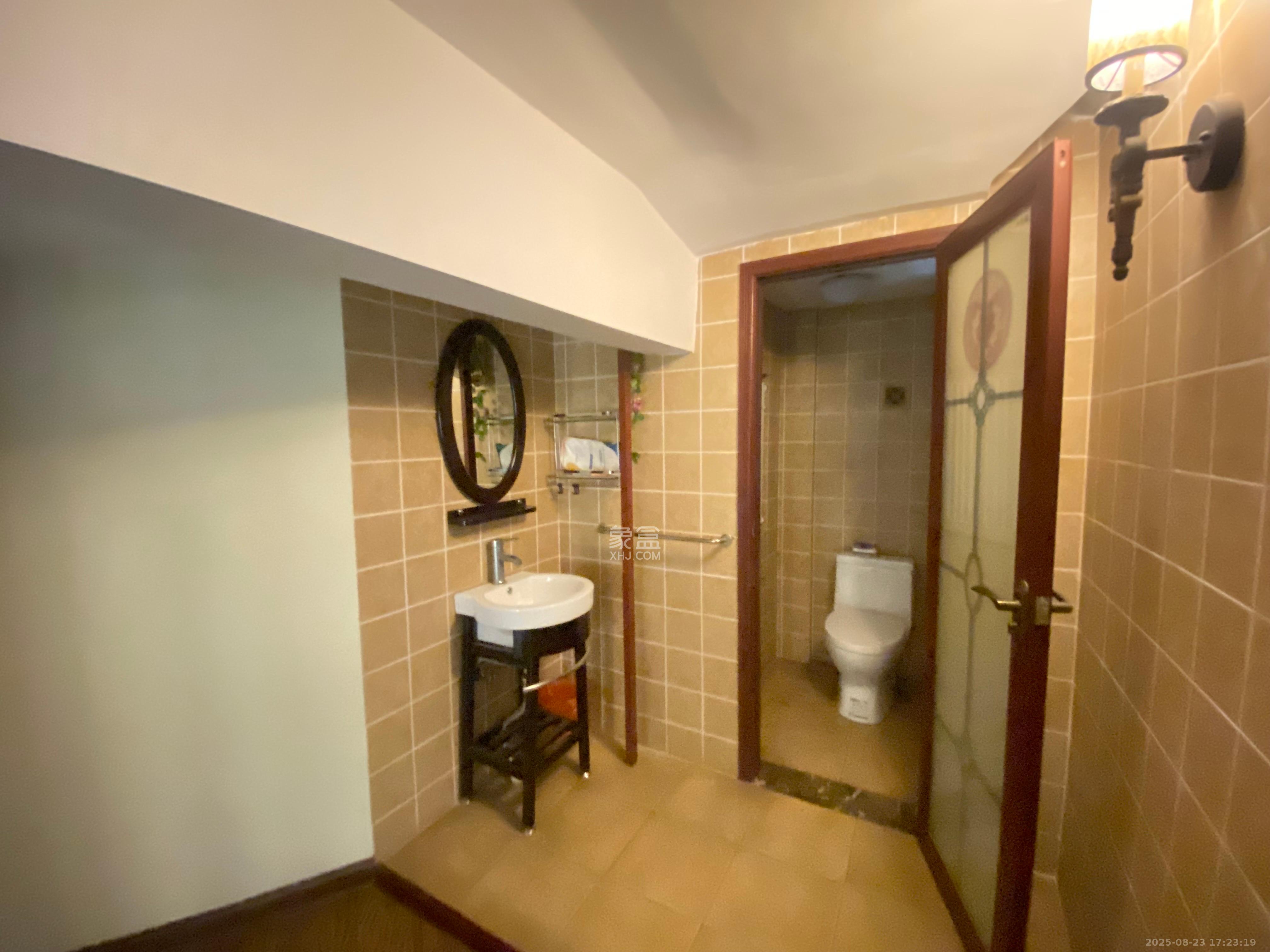 郡原居里  3室2厅2卫   2300.00元/月室内图