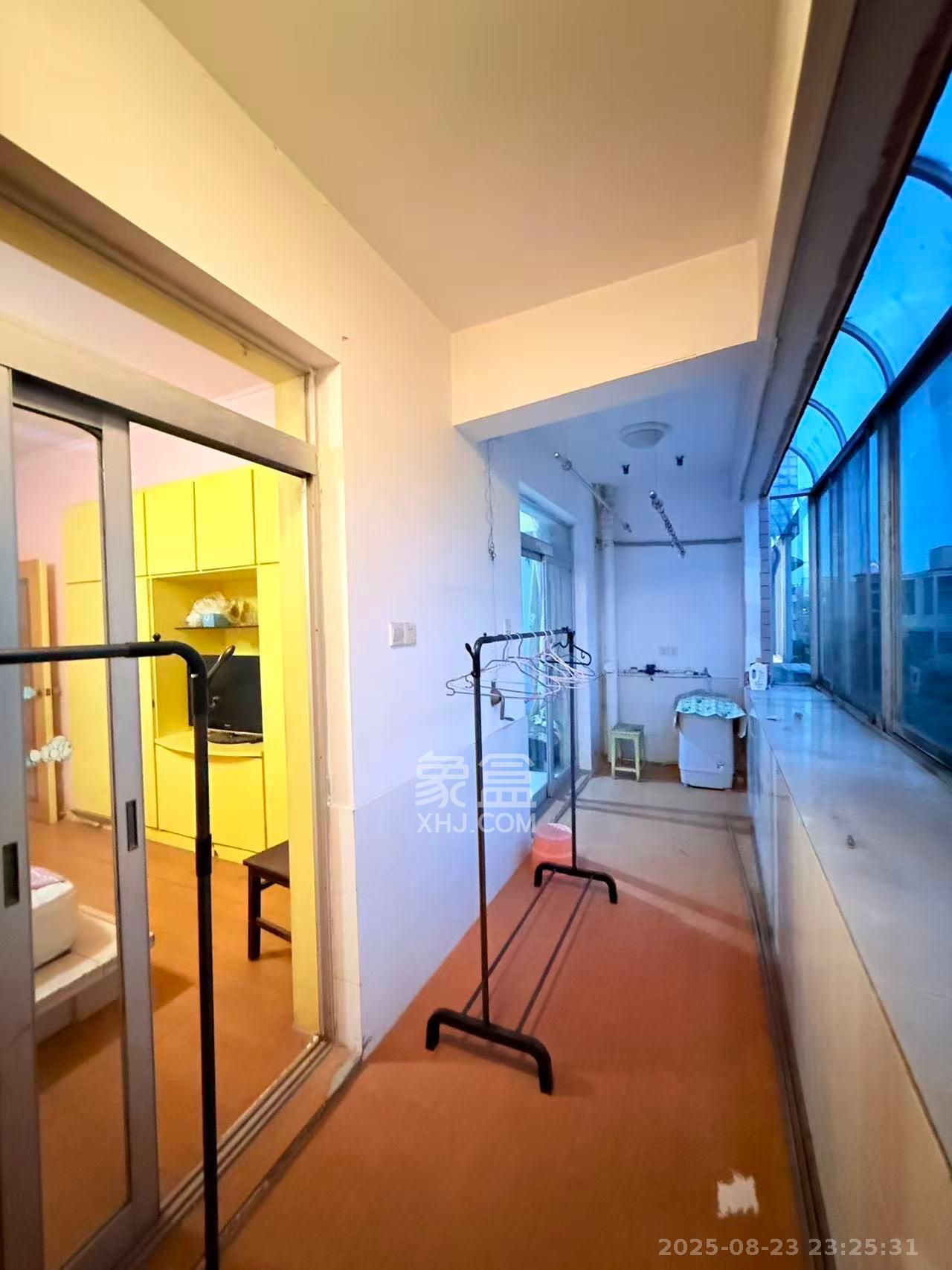 金鹰小区  1室2厅2卫    2200.0元/月 金鹰小区  1室2厅2卫    2200.0元/月室内图