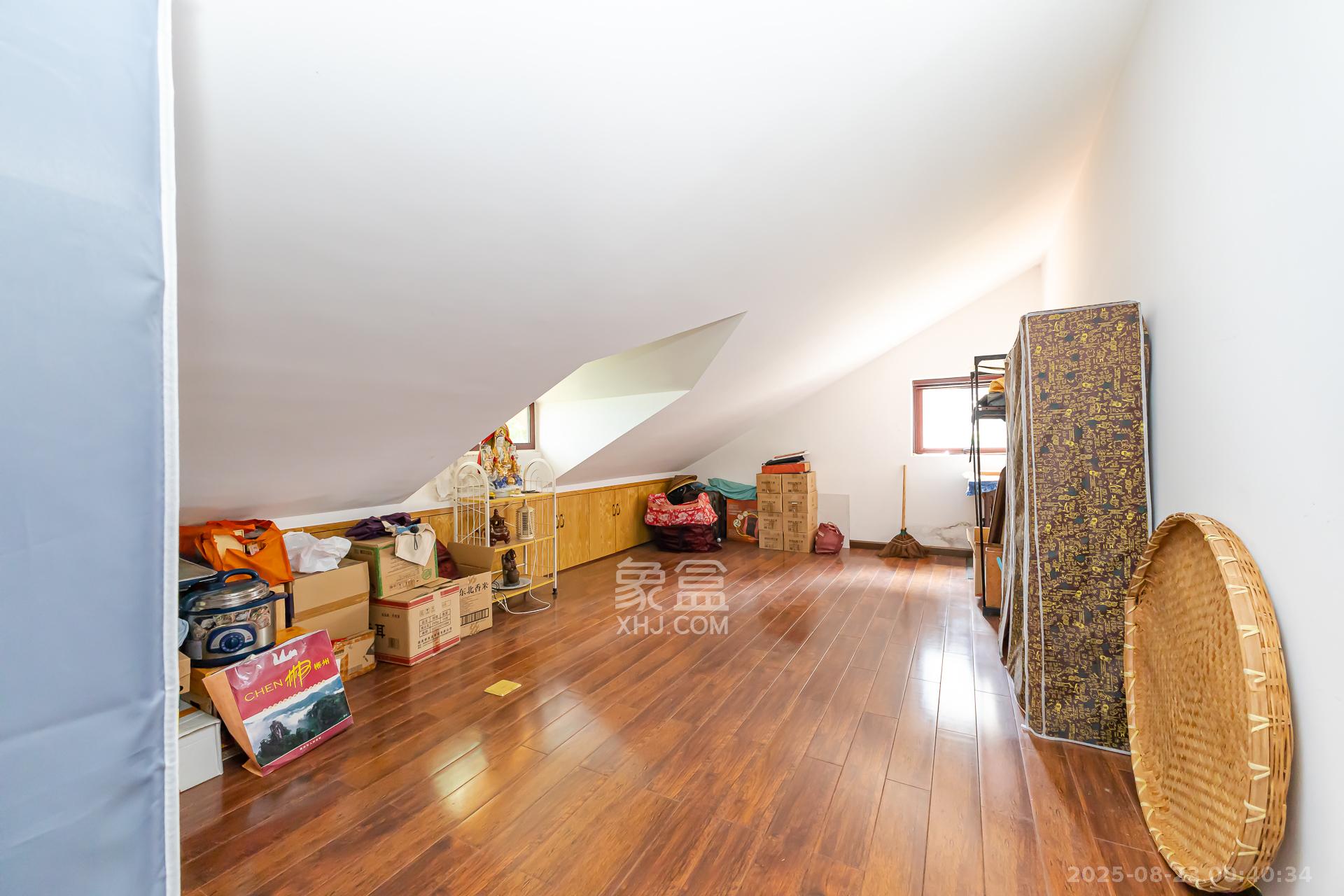 润和之悦(金泽园)  9室3厅4卫    760.0万 润和之悦(金泽园)  9室3厅4卫    760.0万卧室