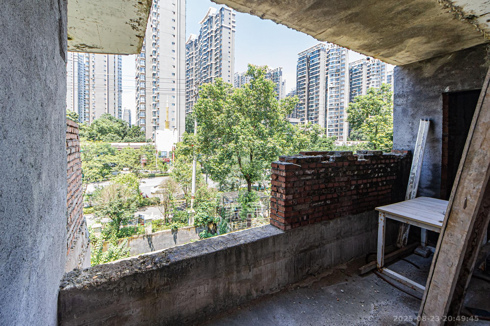 长泰豪园  5室3厅3卫    455.0万阳台