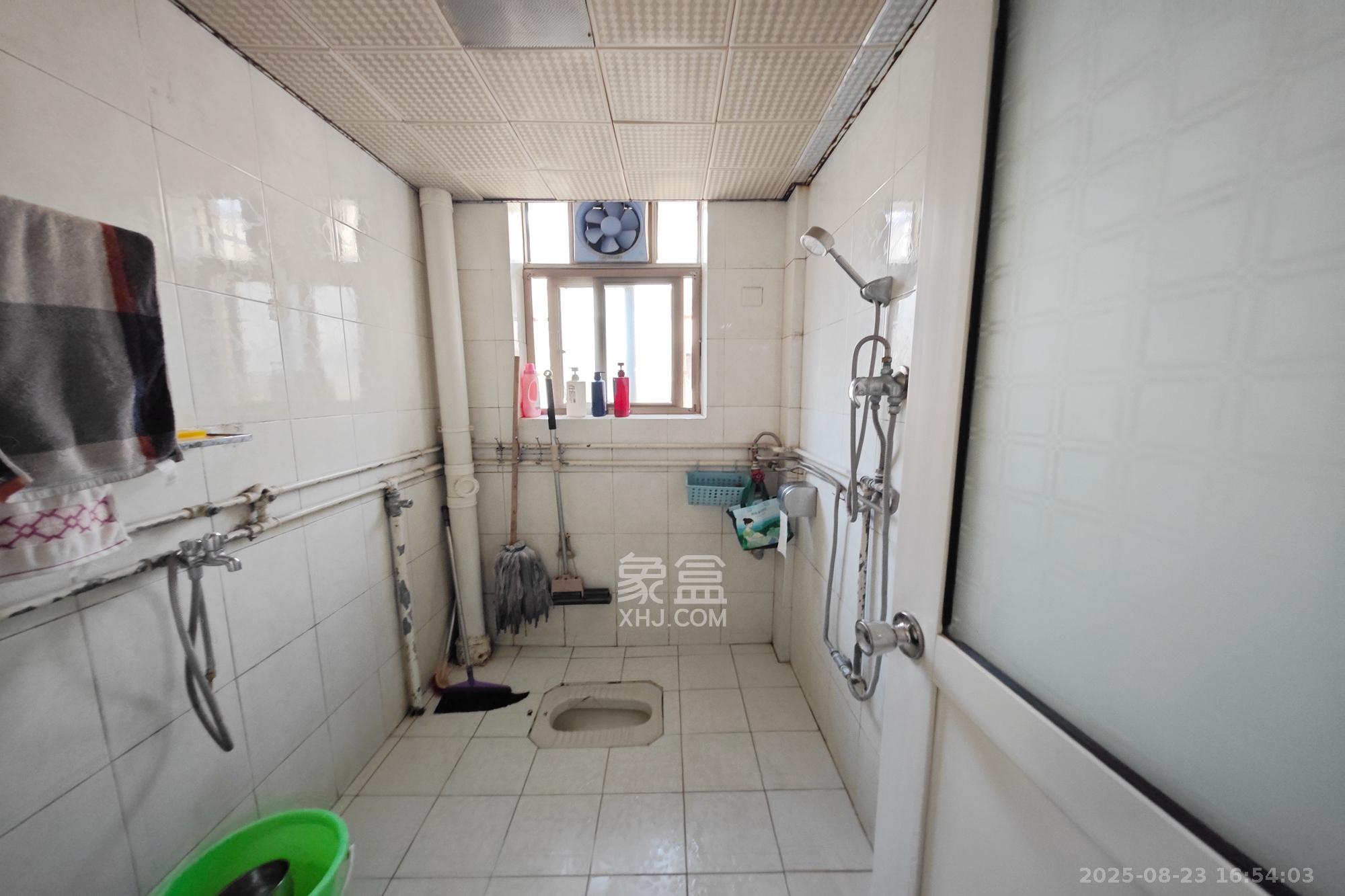 地税五分局小区  3室2厅2卫    122.0万其他