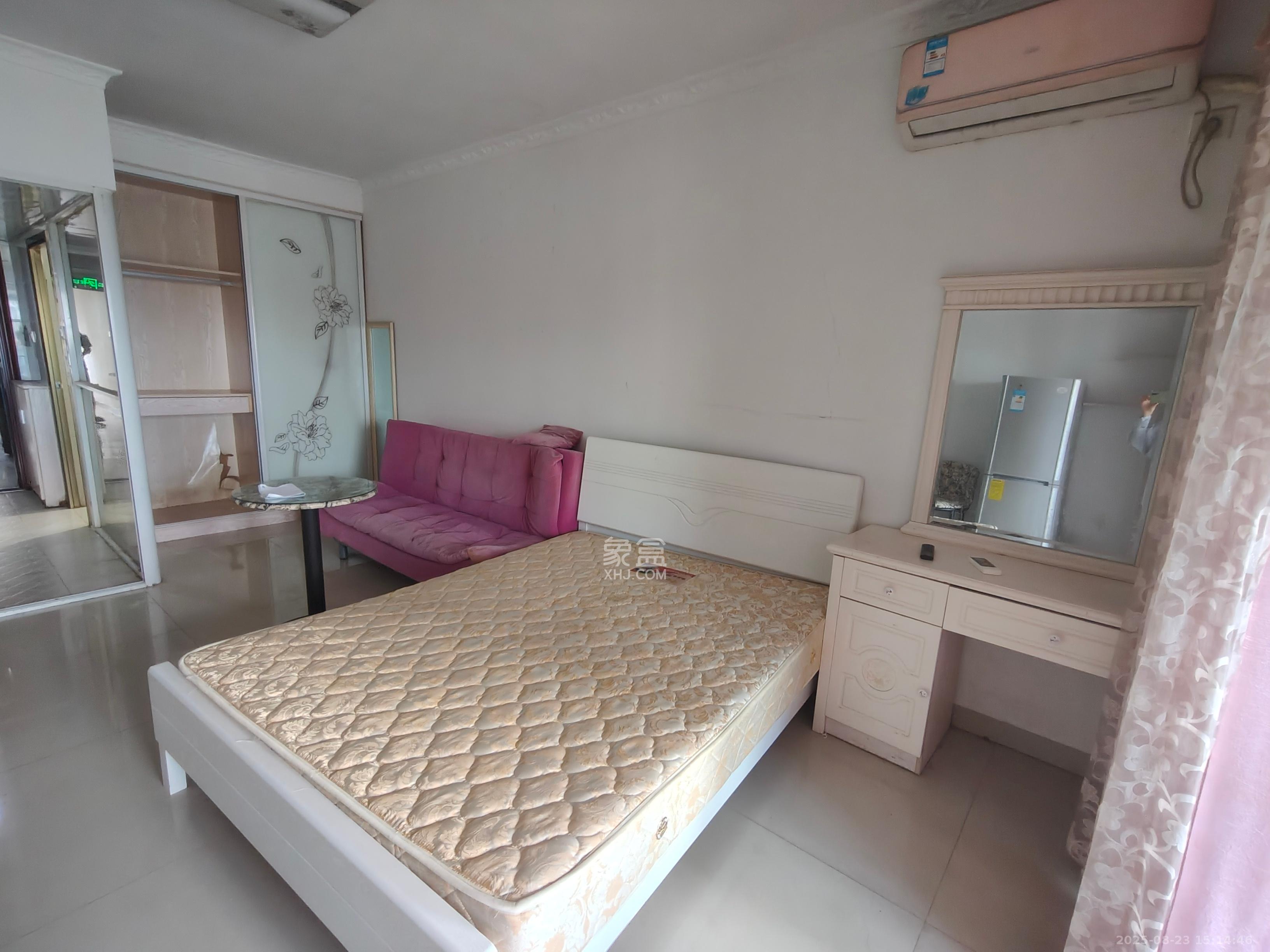 新长海广场  1室1厅1卫    1200.0元/月室内图