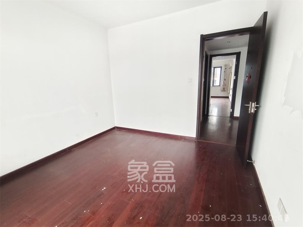 阳光100三期  3室2厅2卫   2500.00元/月