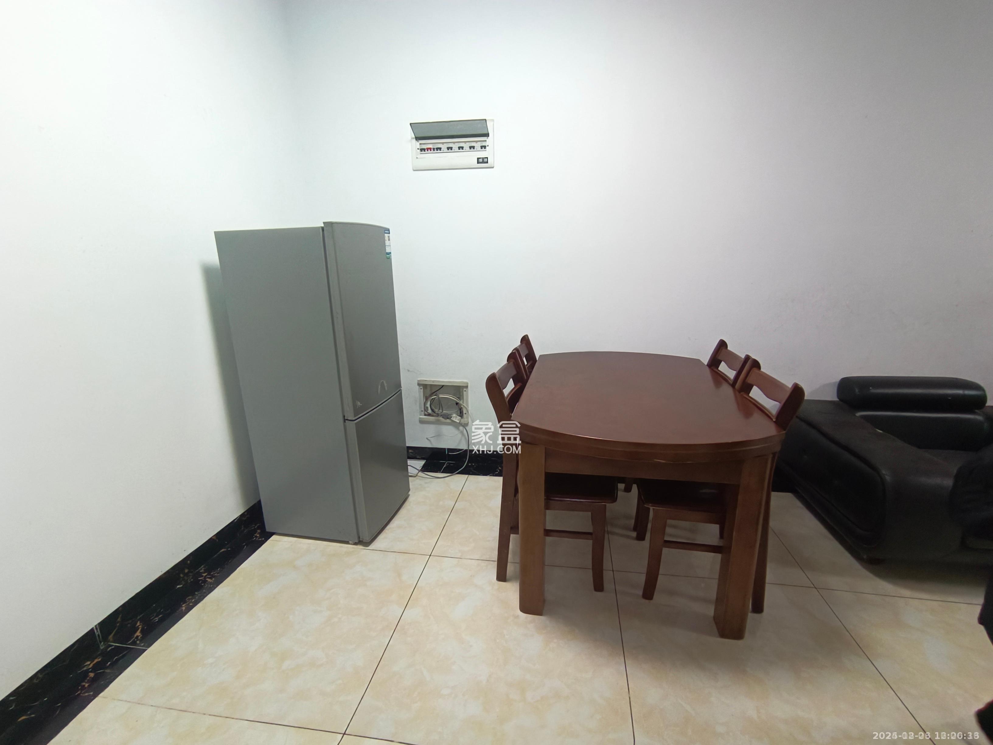 东业上城嘉苑(晟悦国际)  3室2厅1卫    1800.0元/月 东业上城嘉苑(晟悦国际)  3室2厅1卫    1800.0元/月室内图