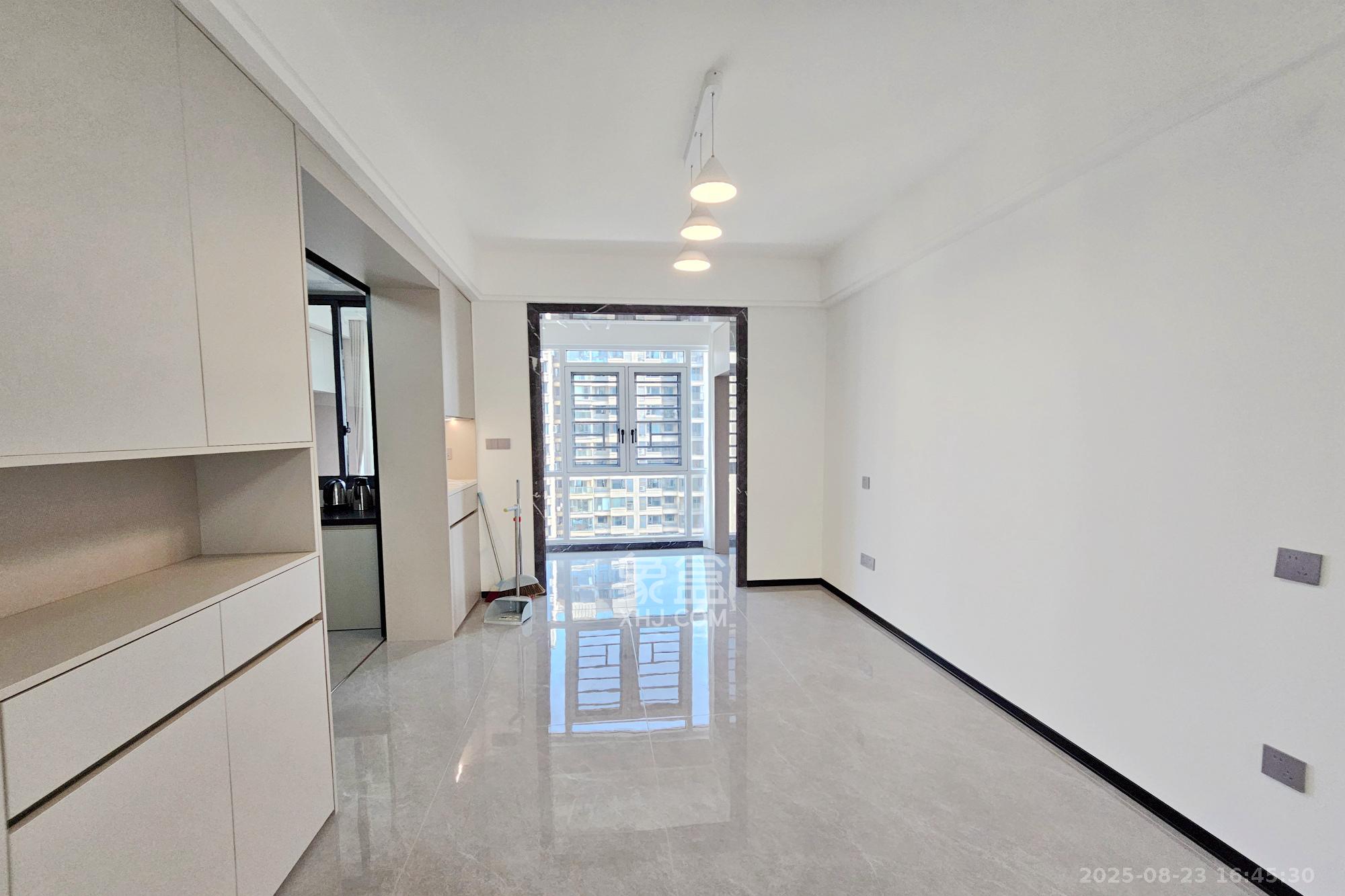 长房东旭国际  3室2厅2卫    175.0万 长房东旭国际  3室2厅2卫    175.0万客厅