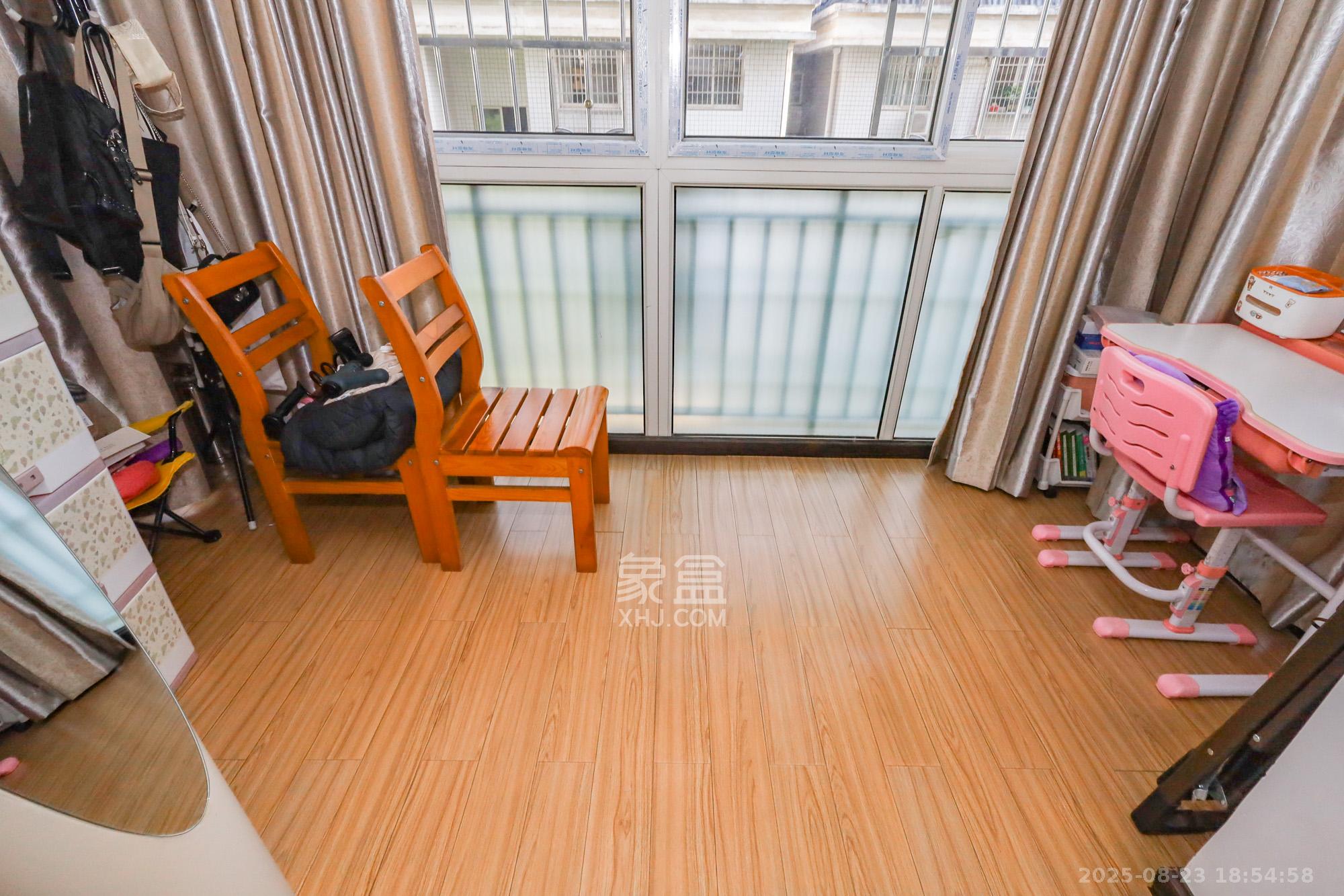 枫林美景  3室2厅2卫   70.00万阳台