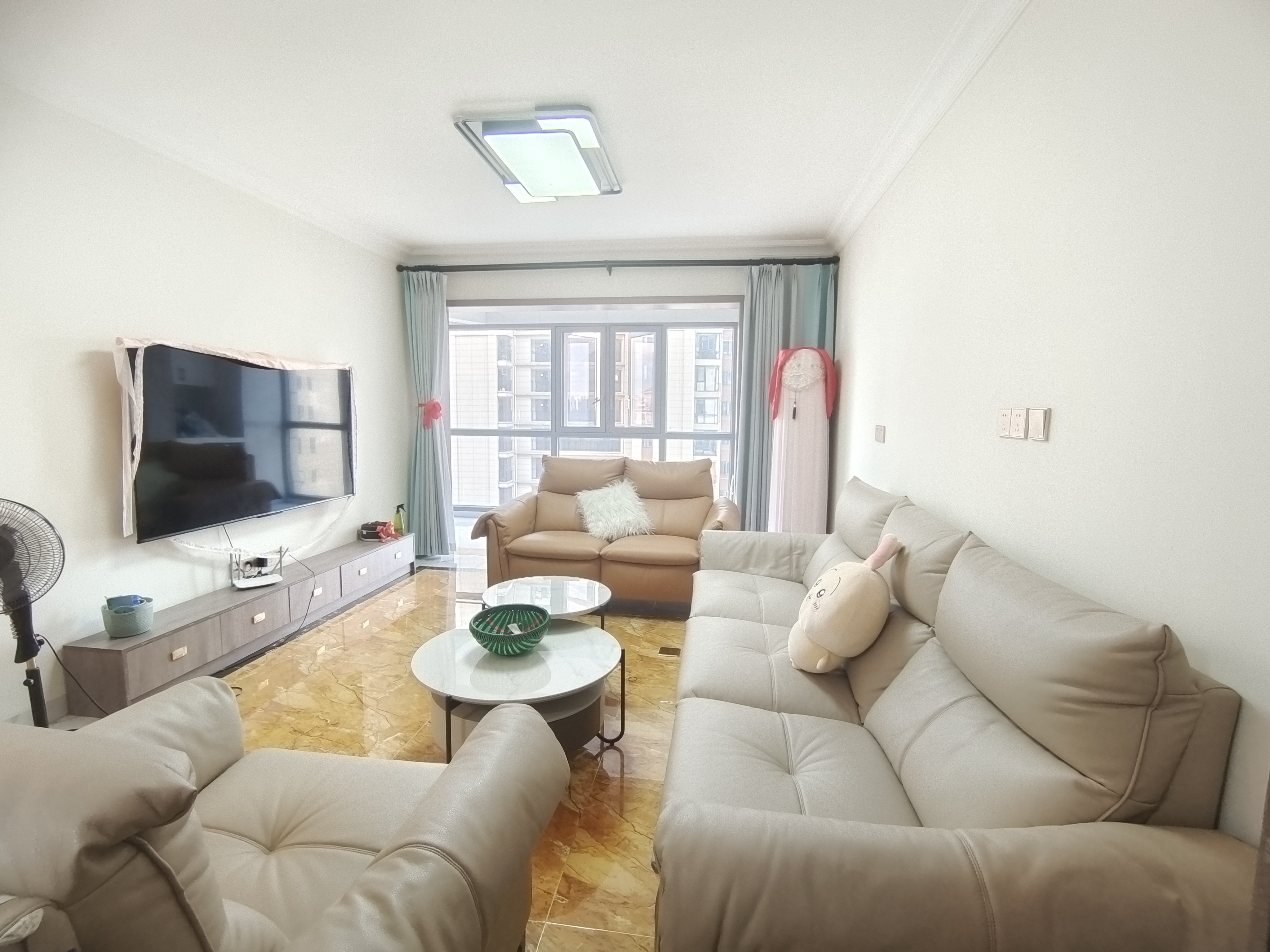 碧桂园梓山府 3室2厅2卫 2000.0元/月 碧桂园梓山府 3室2厅2卫 2000.0元/月室内图