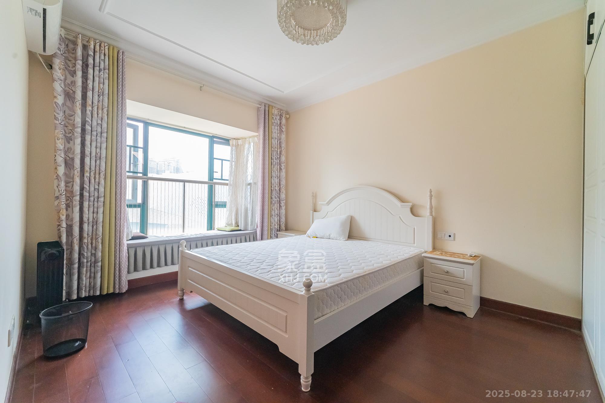 恒大翡翠华庭  3室2厅2卫    92.0万 恒大翡翠华庭  3室2厅2卫    92.0万卧室