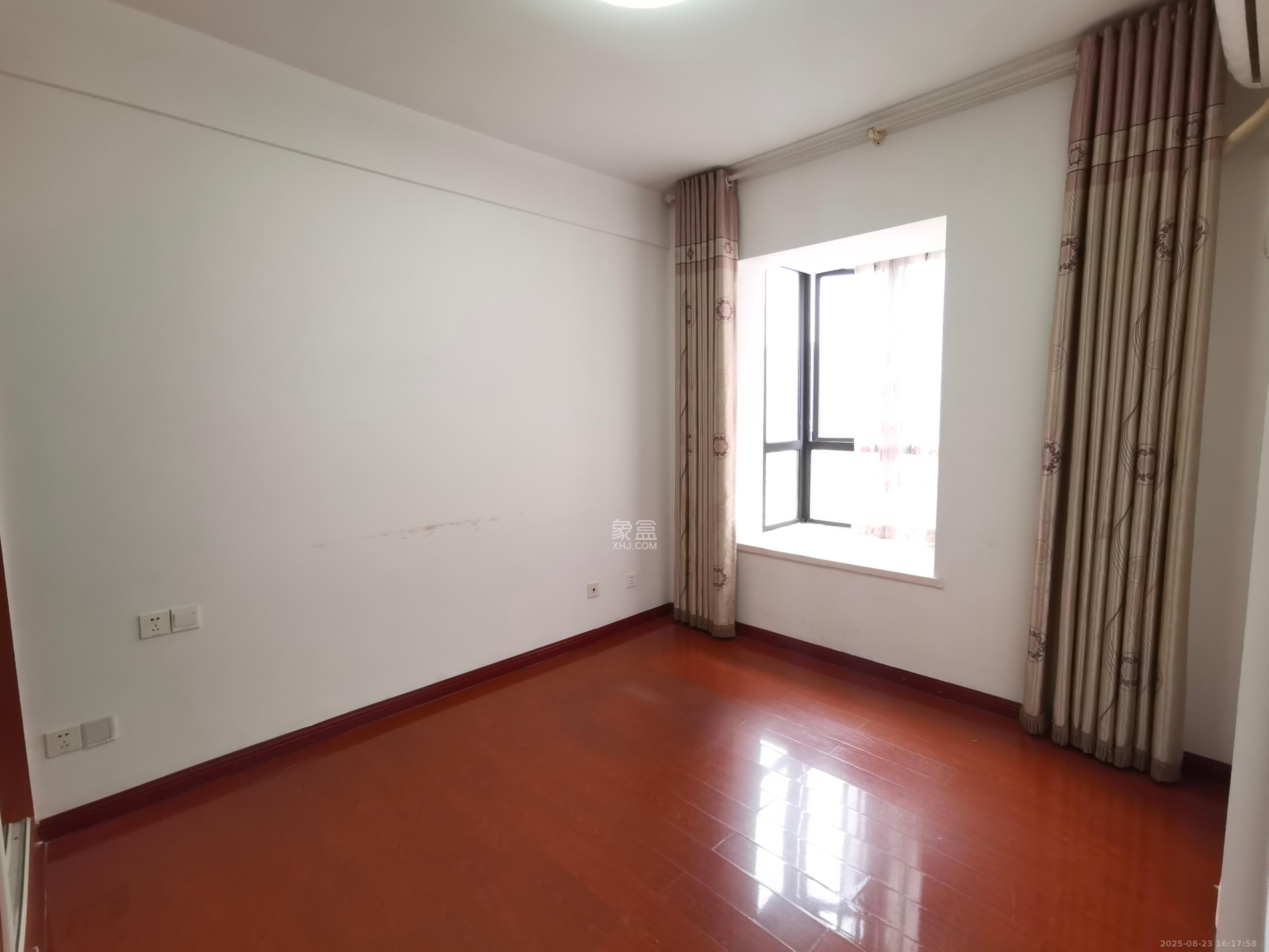 锦湘国际星城三期（锦绣苑）  2室2厅1卫    2200.0元/月室内图