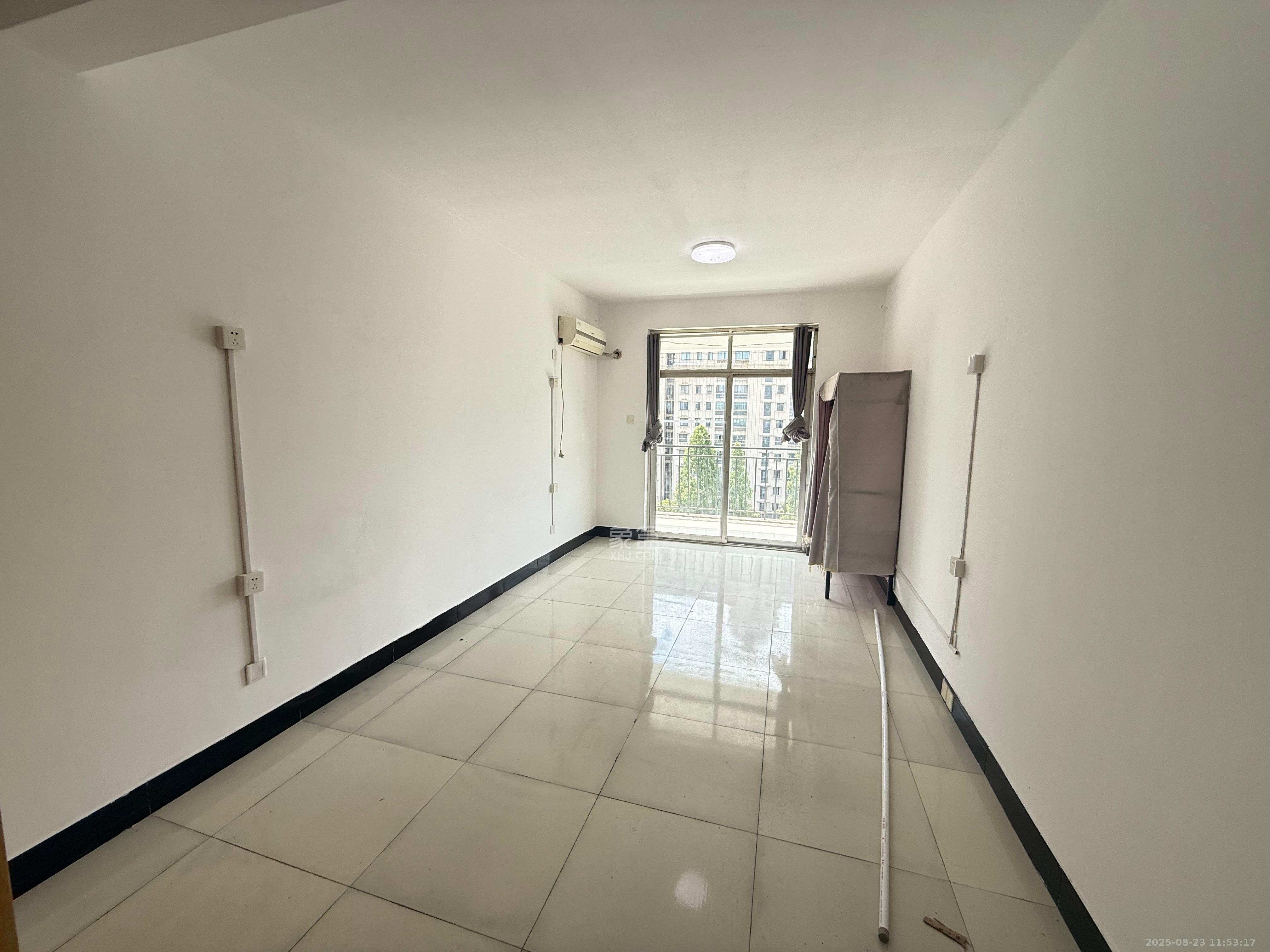 怡人园小区 4室2厅2卫 2600.0元/月 怡人园小区 4室2厅2卫 2600.0元/月室内图