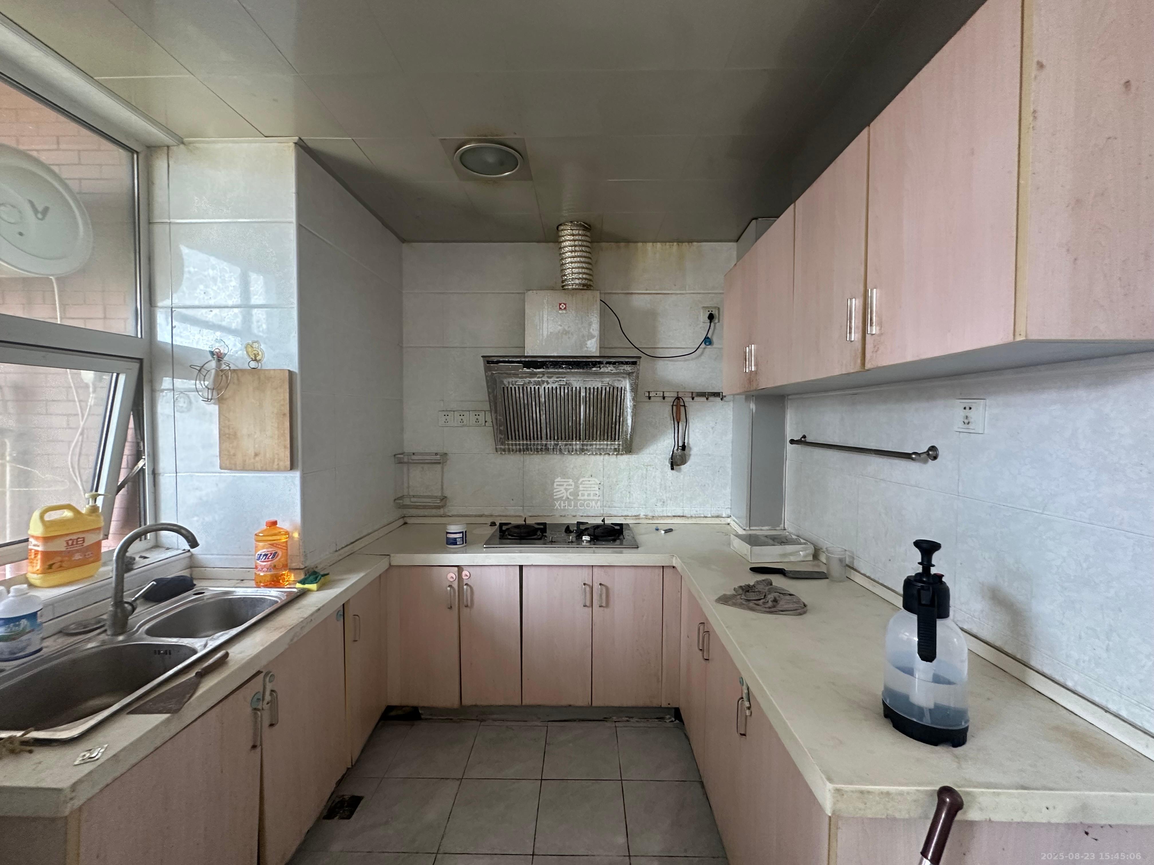 西点公园里 2室1厅1卫 2400.0元/月 西点公园里 2室1厅1卫 2400.0元/月室内图