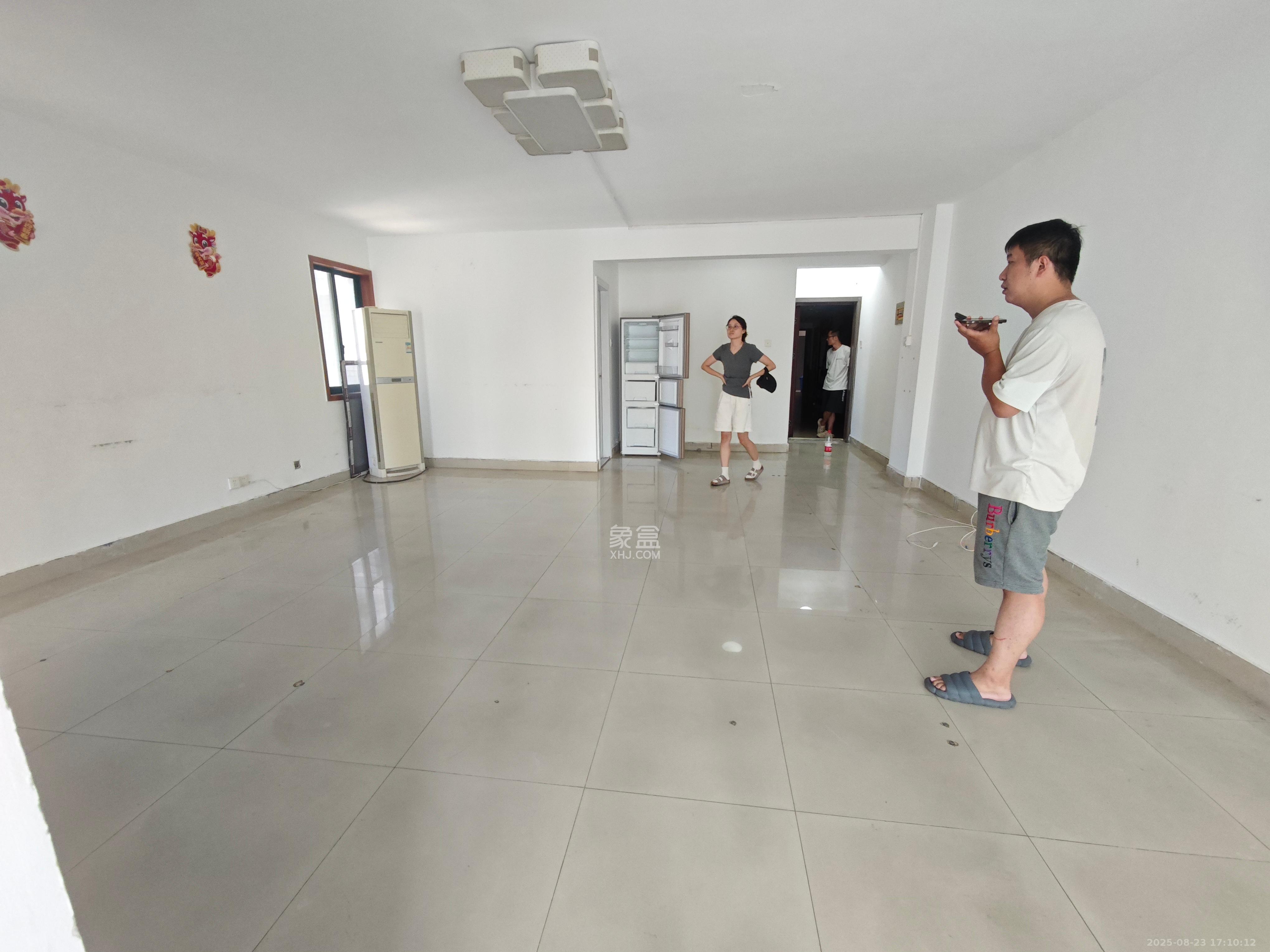 中国铝业单位宿舍  3室2厅2卫    2600.0元/月 中国铝业单位宿舍  3室2厅2卫    2600.0元/月室内图