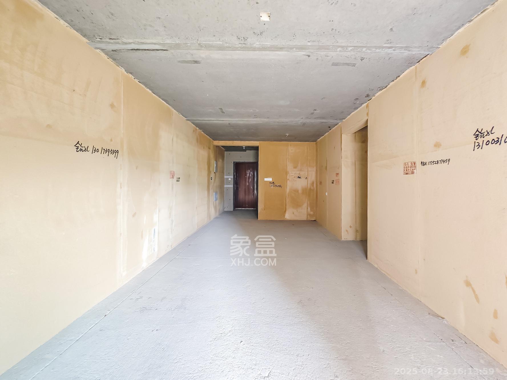 长沙北中心保利时代C区  3室2厅2卫    88.0万 长沙北中心保利时代C区  3室2厅2卫    88.0万客厅