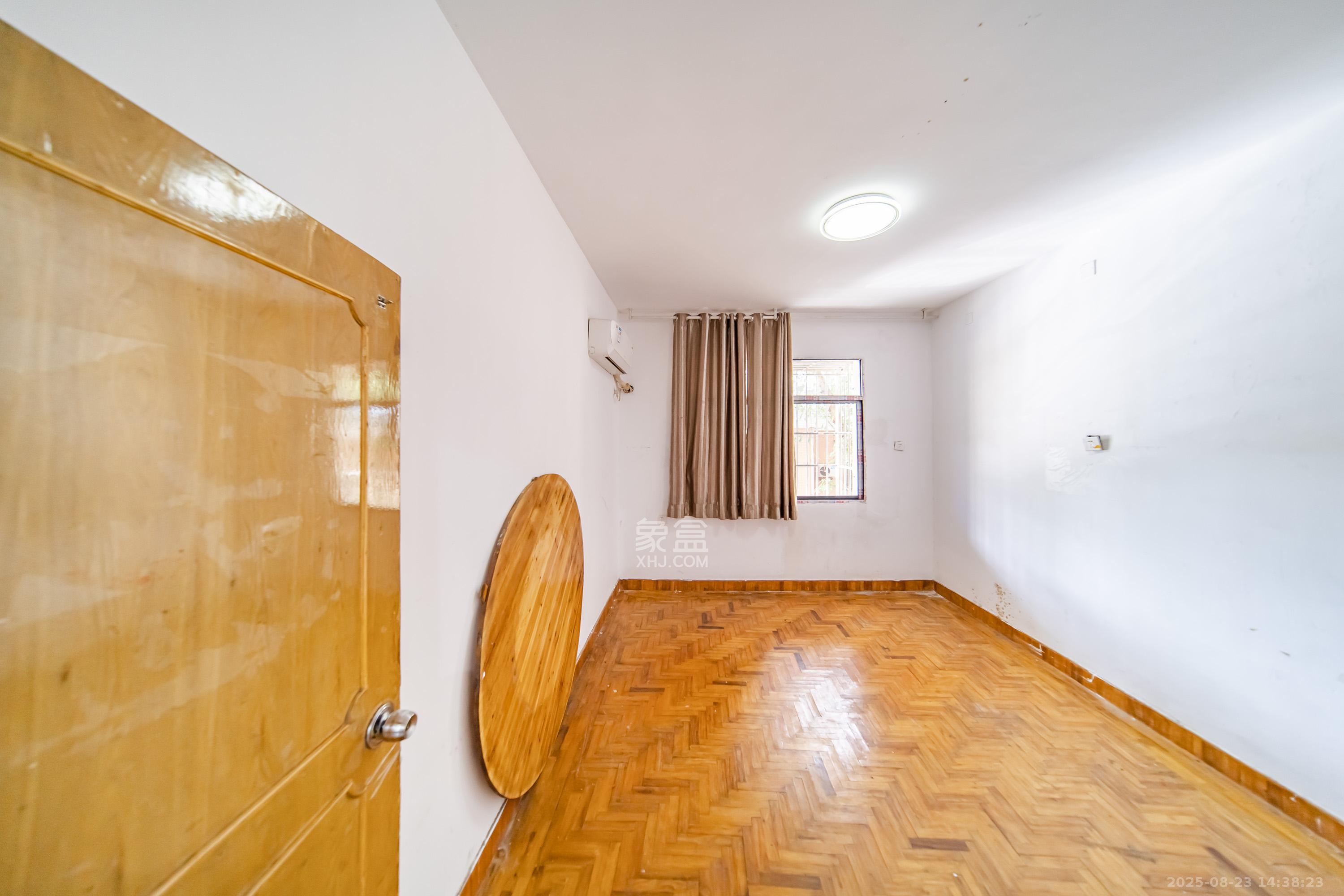 茶山村小区  2室1厅1卫    84.0万卧室