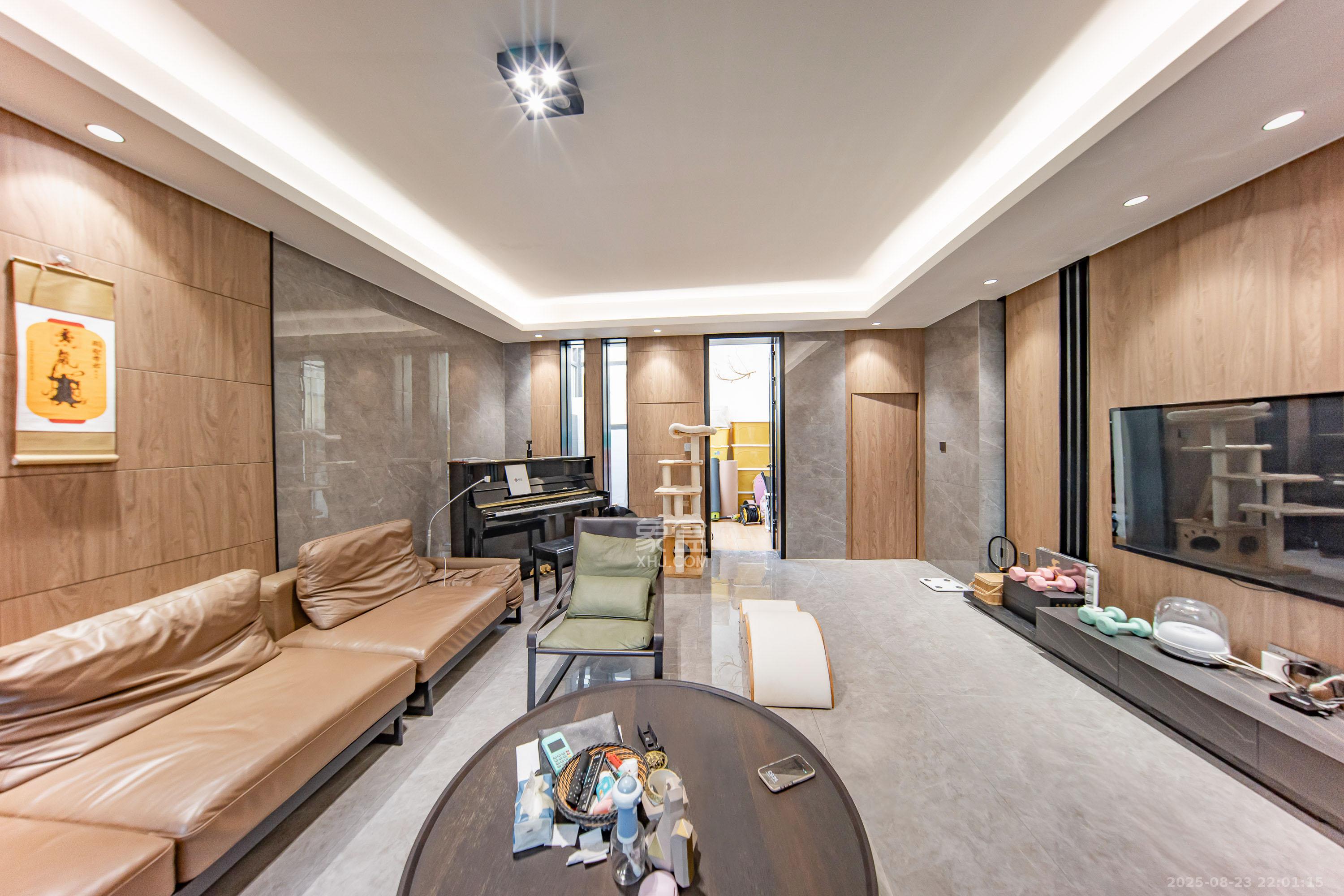 麓山恋迪亚溪谷  5室3厅3卫    320.0万 麓山恋迪亚溪谷  5室3厅3卫    320.0万