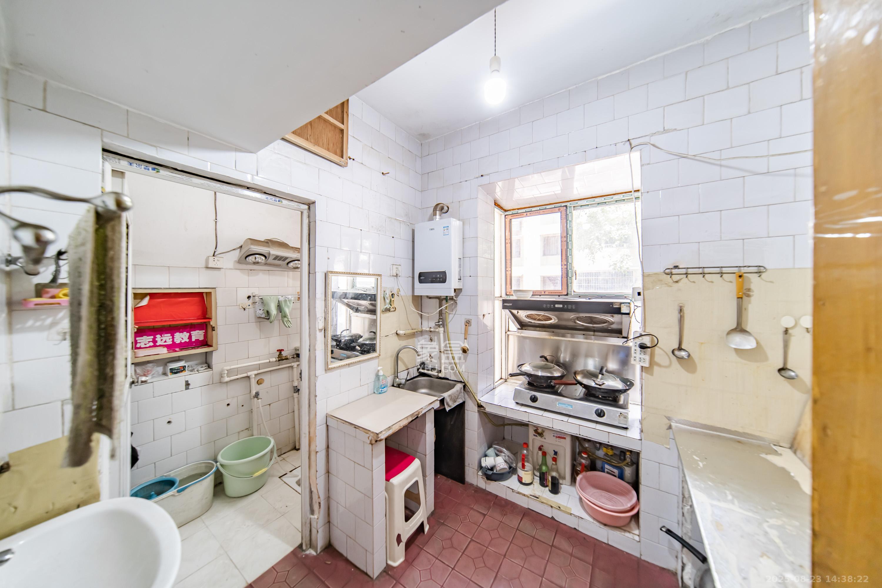 茶山村小区  2室1厅1卫    84.0万厨房