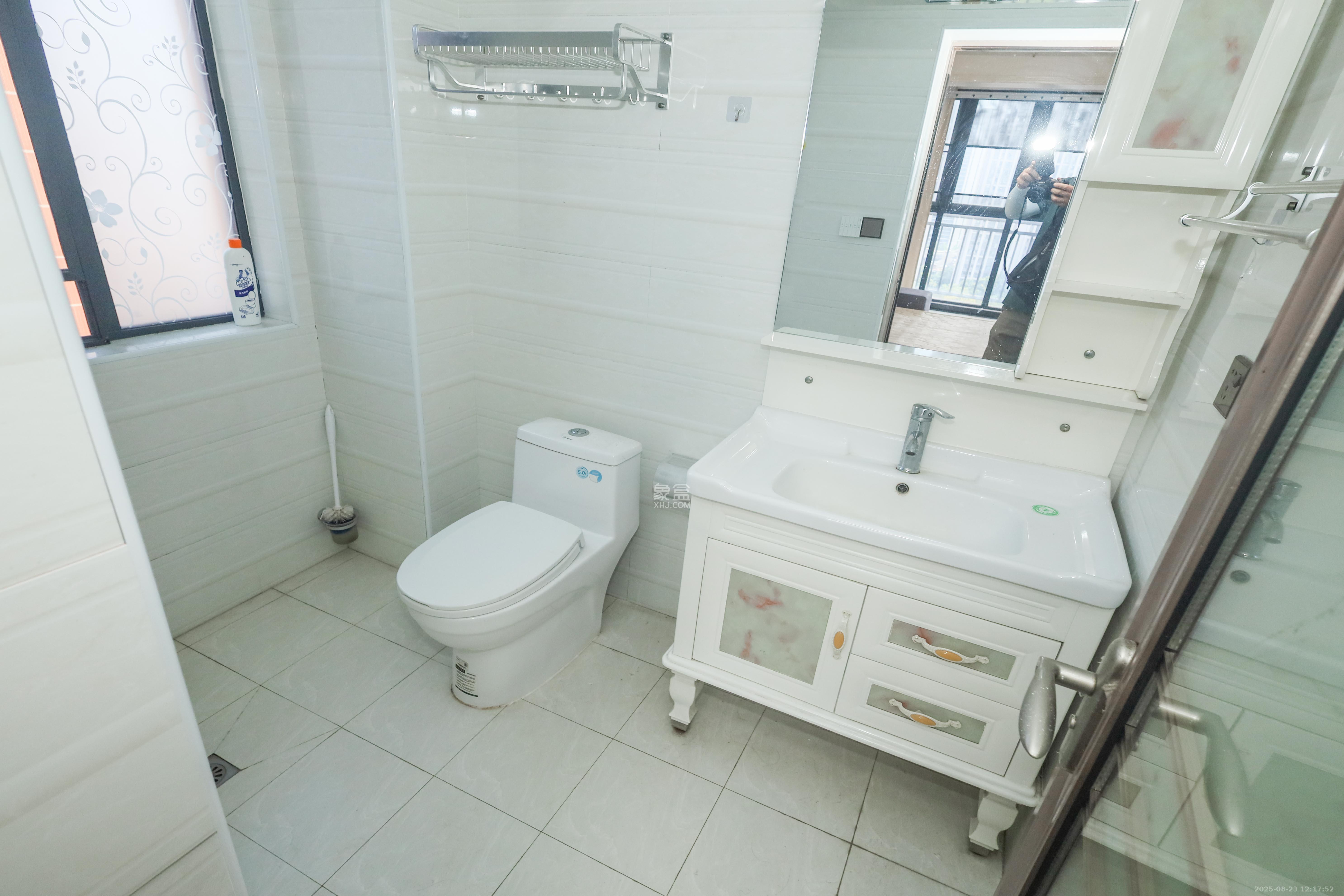 润芳园  4室2厅2卫    125.0万 润芳园  4室2厅2卫    125.0万卫生间