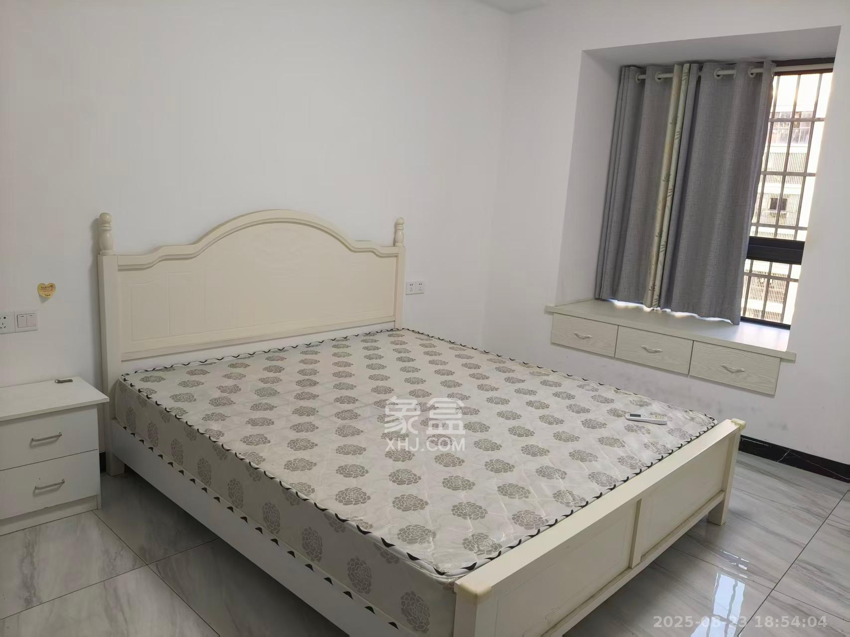 华龙家园(和泰家园)  3室2厅1卫    2050.0元/月 华龙家园(和泰家园)  3室2厅1卫    2050.0元/月室内图