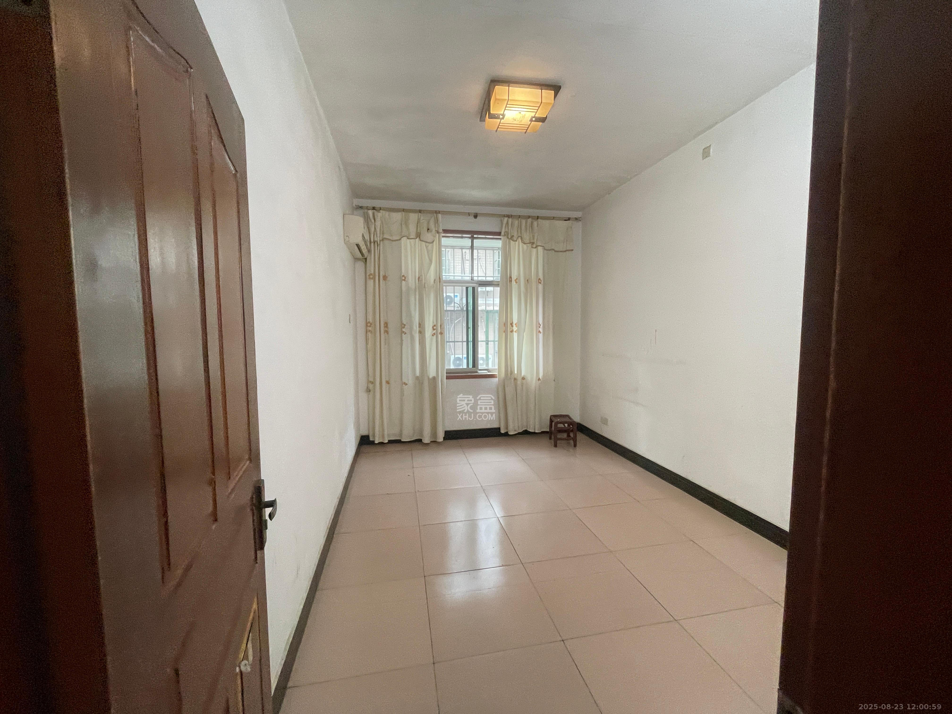 松雅安置小区  3室2厅2卫    1200.0元/月 松雅安置小区  3室2厅2卫    1200.0元/月室内图