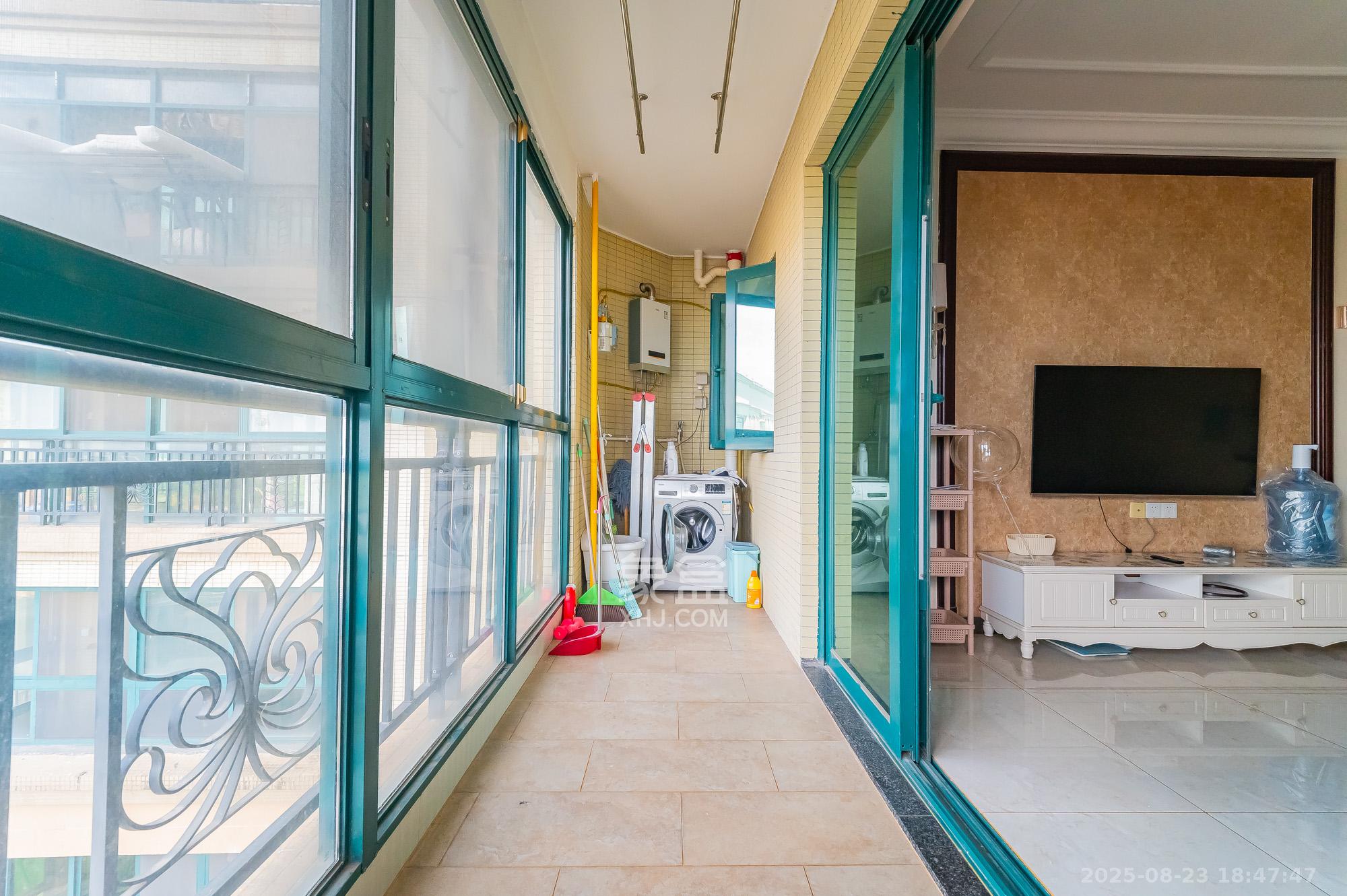 恒大翡翠华庭  3室2厅2卫    92.0万 恒大翡翠华庭  3室2厅2卫    92.0万阳台