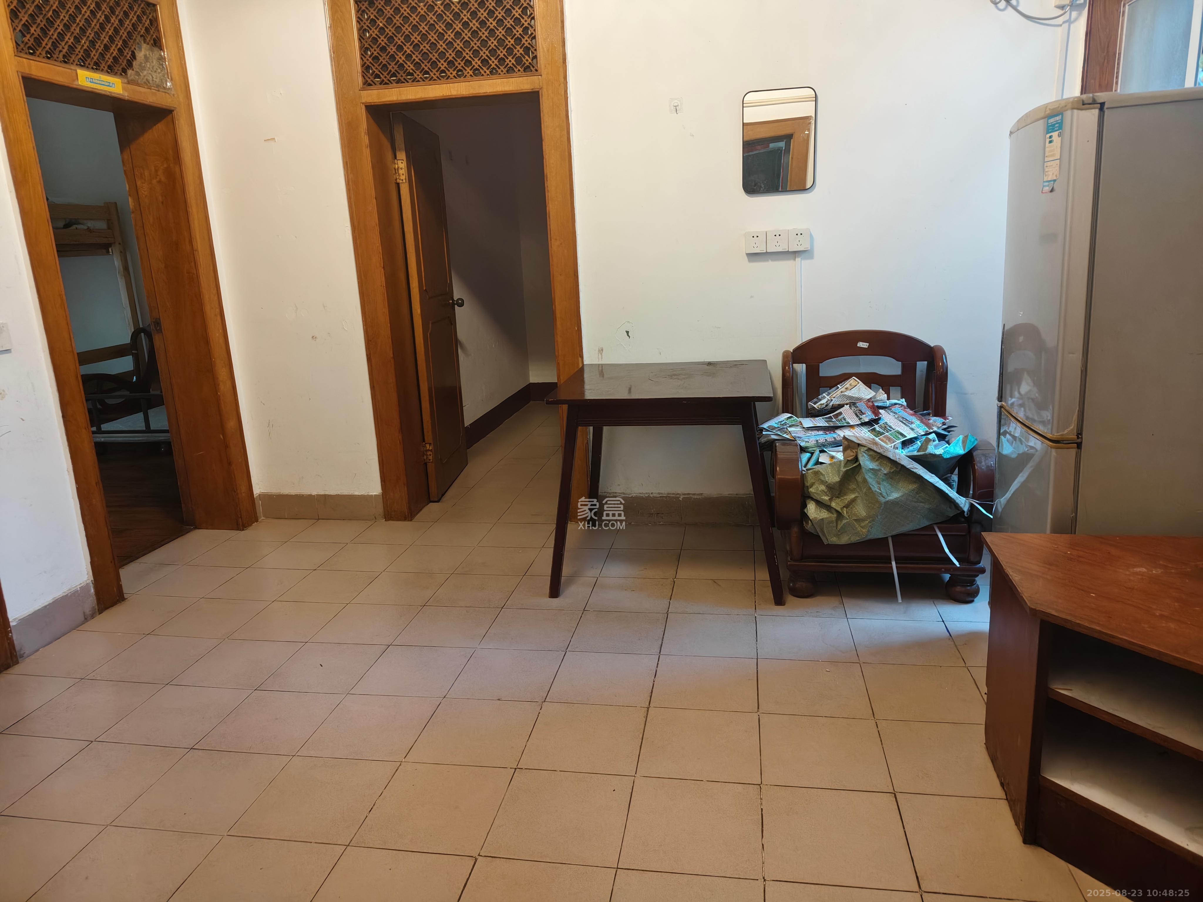 省气象局宿舍 3室1厅1卫 2100.0元/月 省气象局宿舍 3室1厅1卫 2100.0元/月室内图