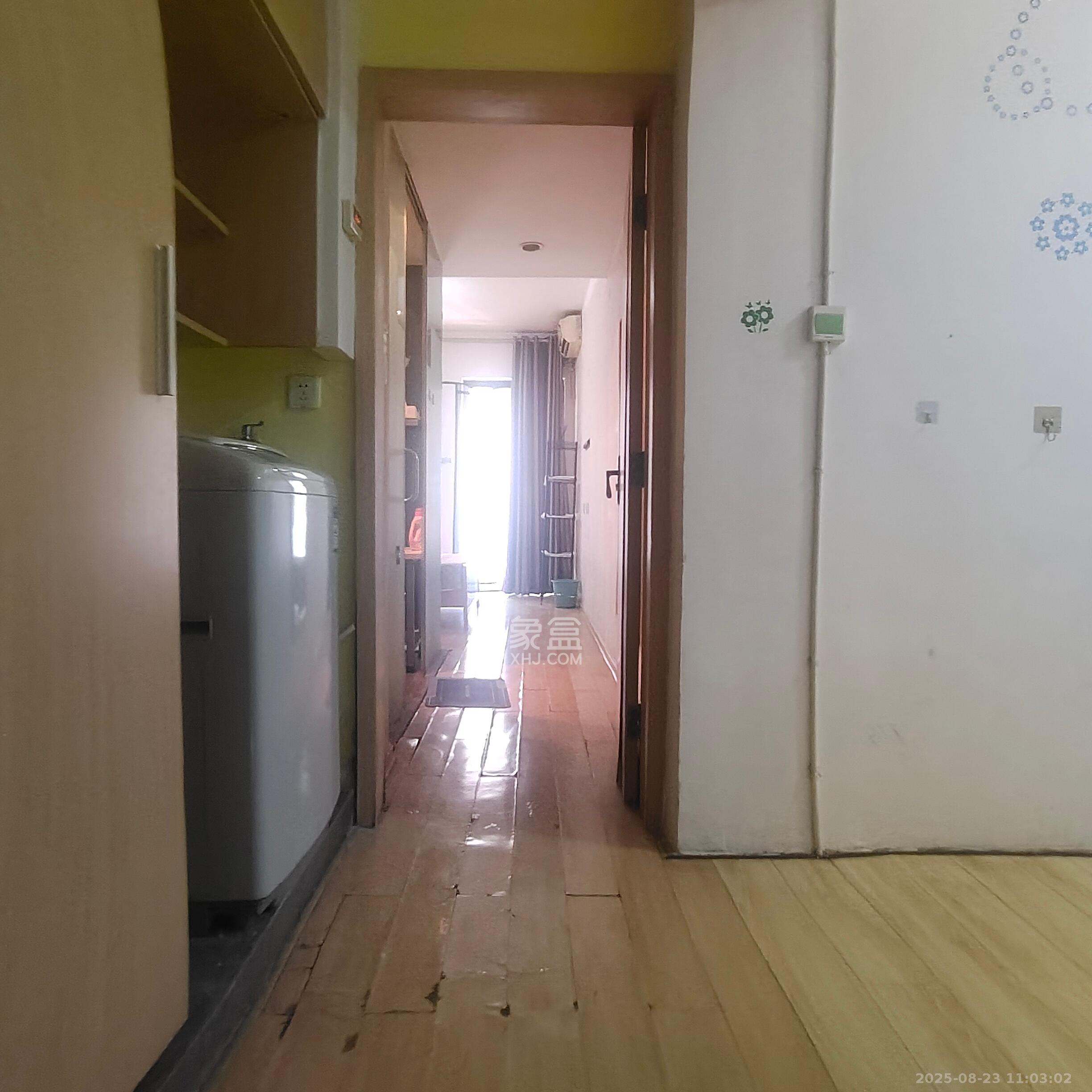 华润凤凰城一期  1室1厅1卫    1300.0元/月 华润凤凰城一期  1室1厅1卫    1300.0元/月室内图