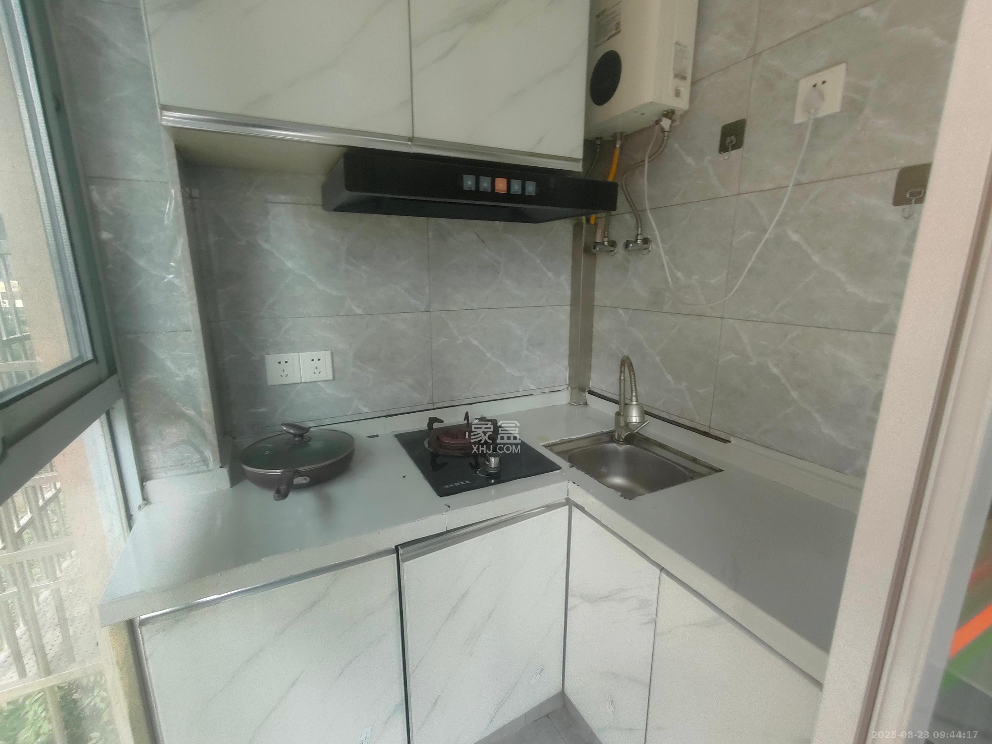 华龙家园(和泰家园)  1室1厅1卫    1380.0元/月 华龙家园(和泰家园)  1室1厅1卫    1380.0元/月室内图