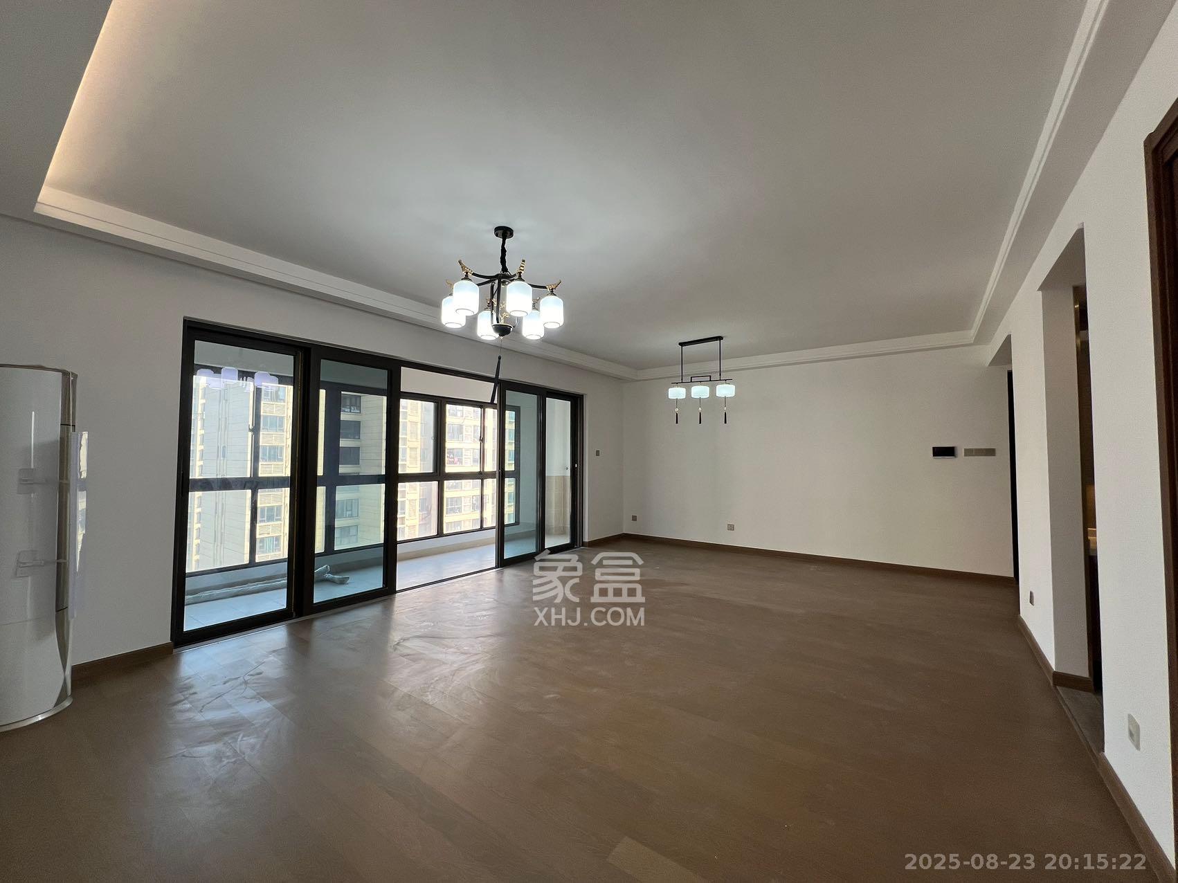 阳光城尚东湾蓝莓苑  4室2厅2卫    3000.0元/月 阳光城尚东湾蓝莓苑  4室2厅2卫    3000.0元/月