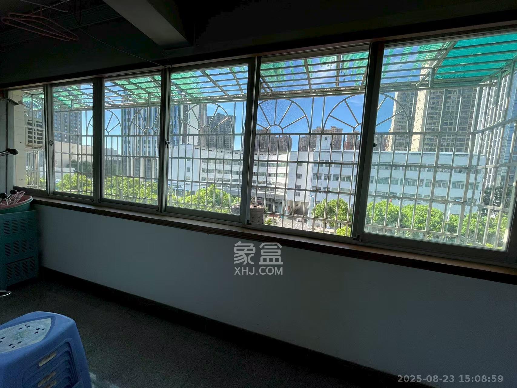 泰禹公馆  3室2厅2卫    1800.0元/月室内图