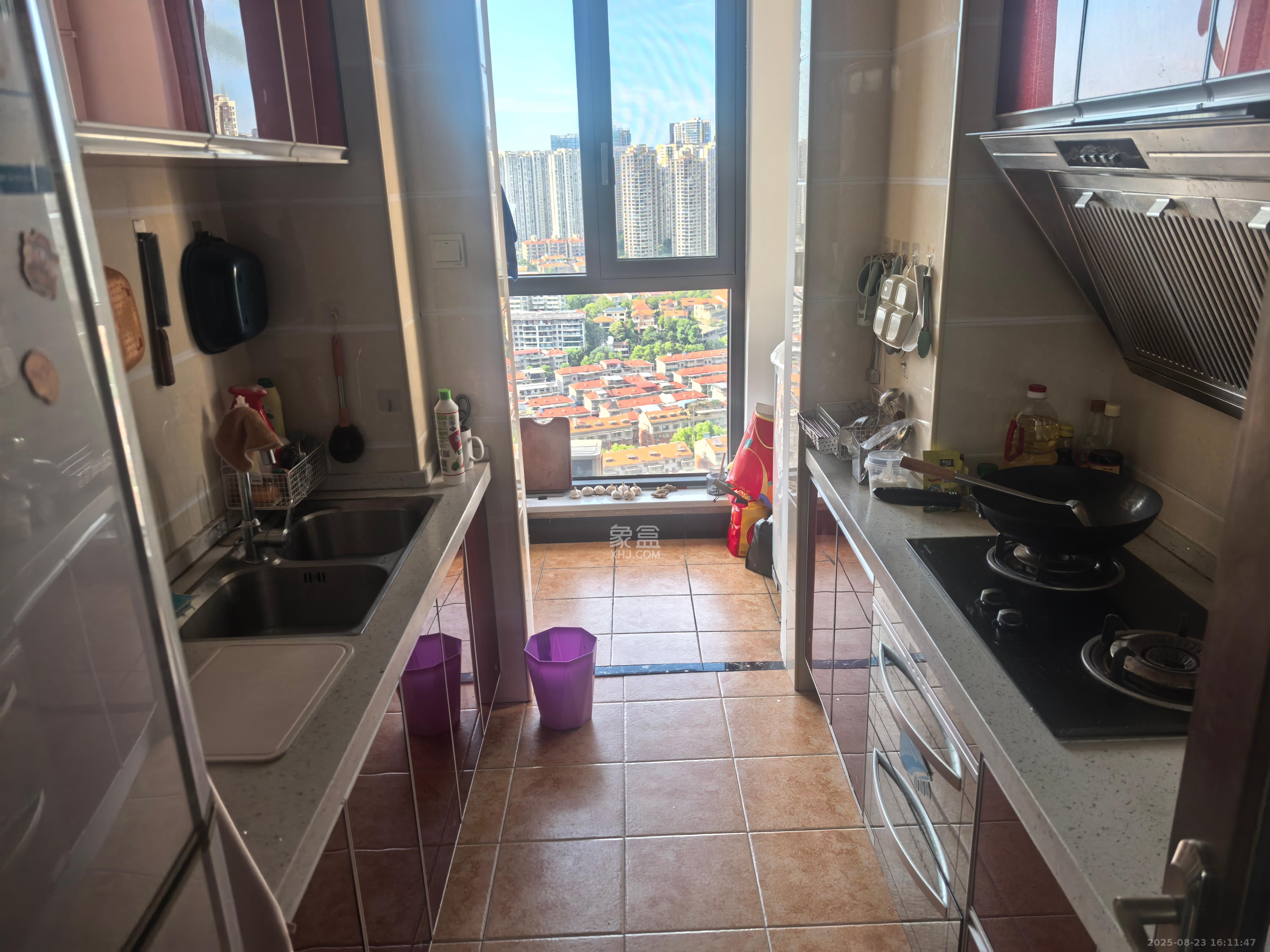 世茂铂翠湾二期  3室2厅1卫    3500.0元/月 世茂铂翠湾二期  3室2厅1卫    3500.0元/月室内图