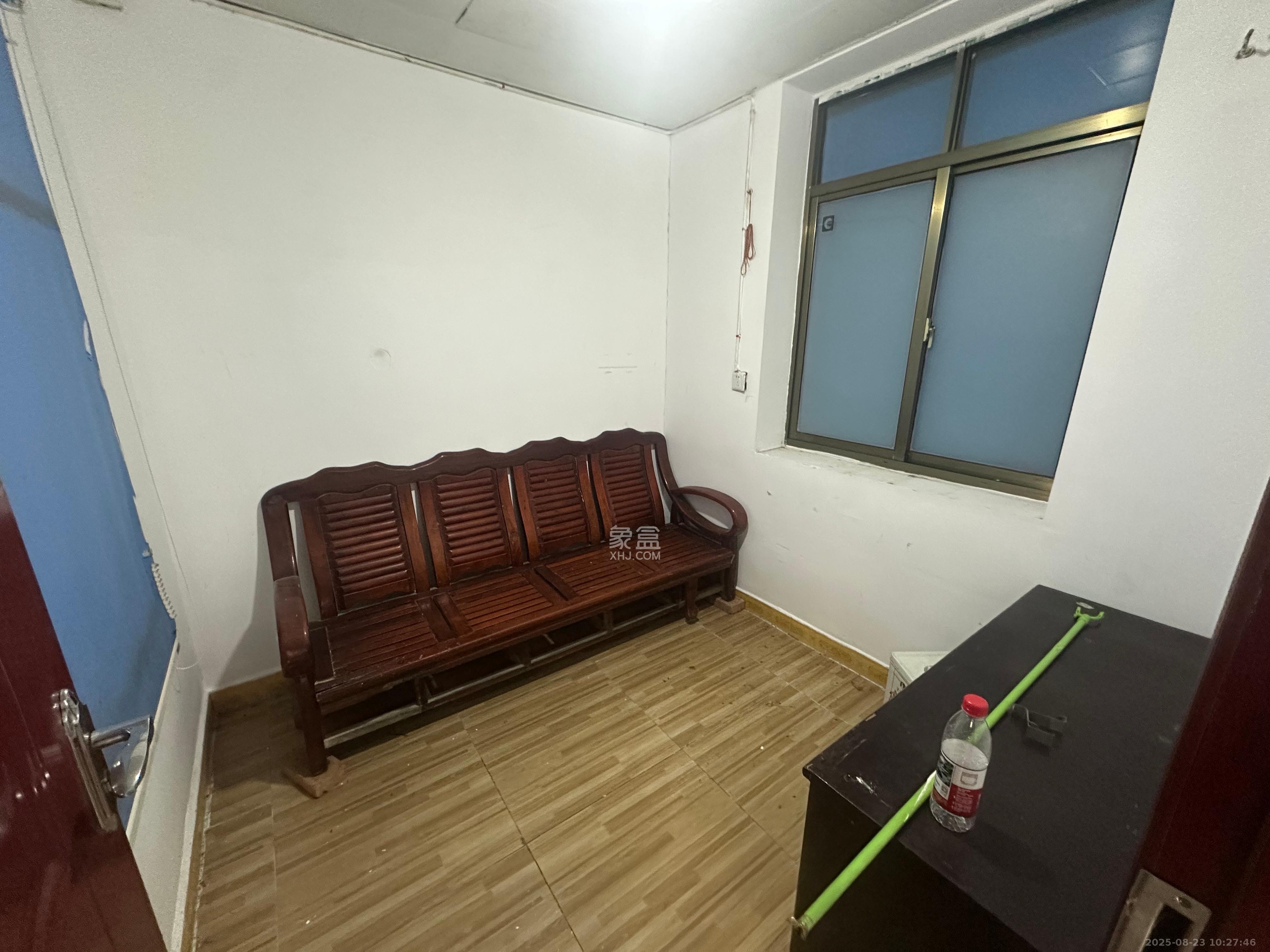 丽臣小区  1室1厅1卫    1850.0元/月室内图