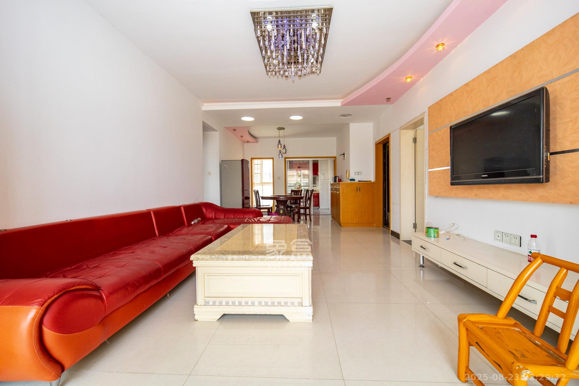 紫晶城  3室2厅2卫    73.8万 紫晶城  3室2厅2卫    73.8万客厅